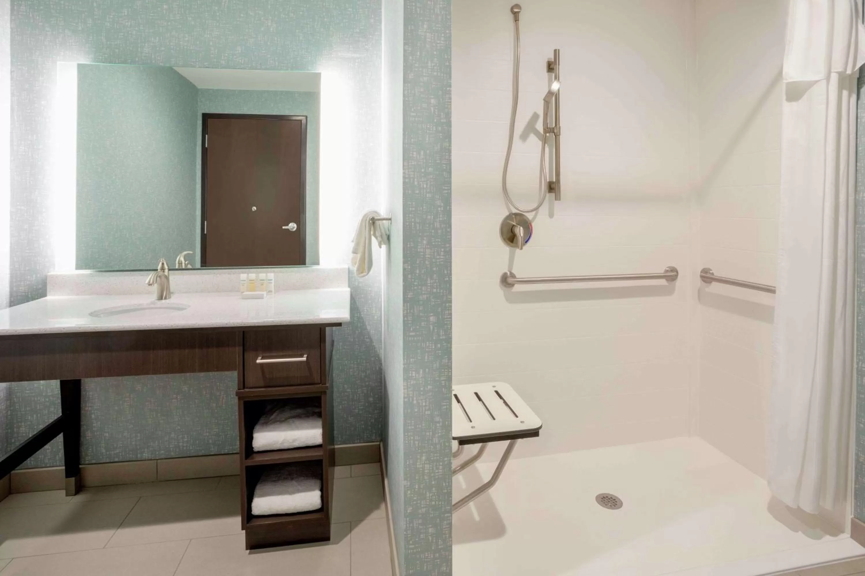 Bathroom in Homewood Suites By Hilton Edina Minneapolis