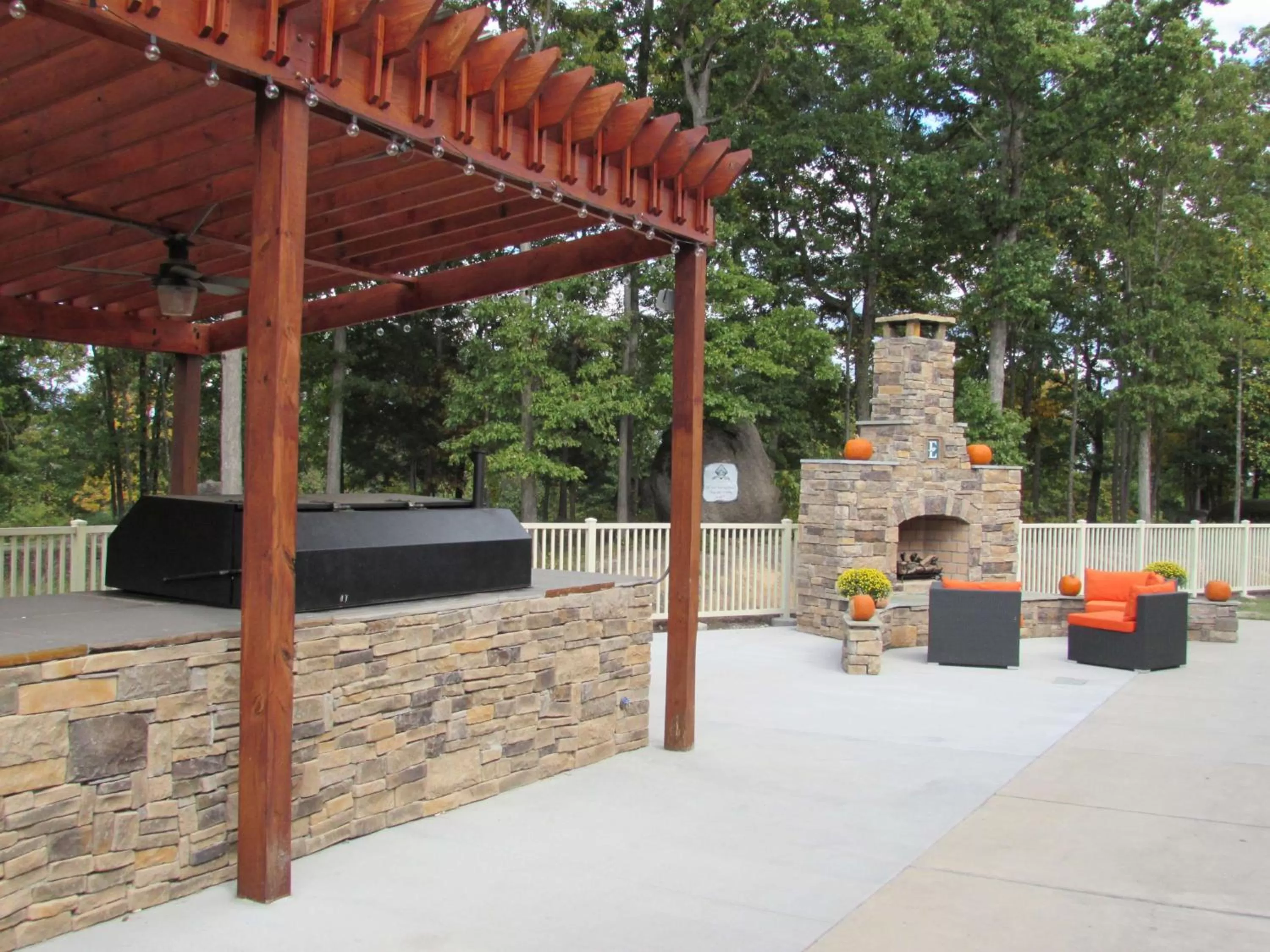 Patio in Embassy Suites by Hilton Charlotte Concord Golf Resort & Spa
