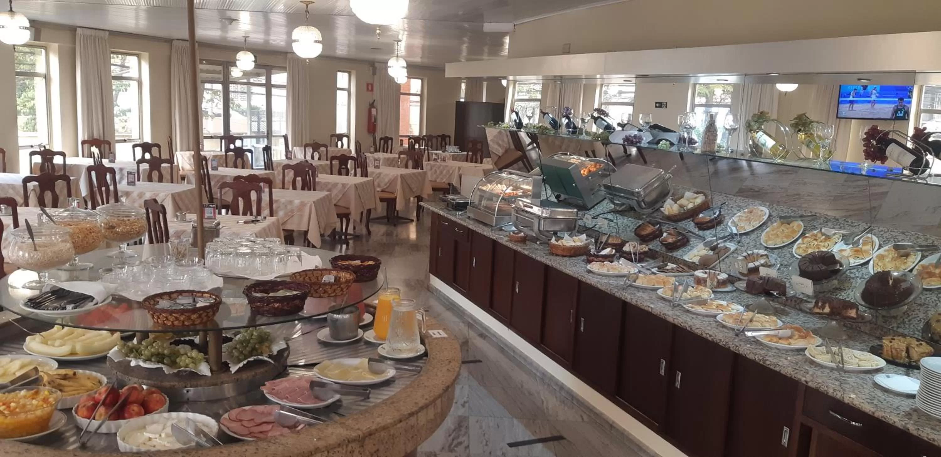 Restaurant/places to eat in Pampas Palace Hotel