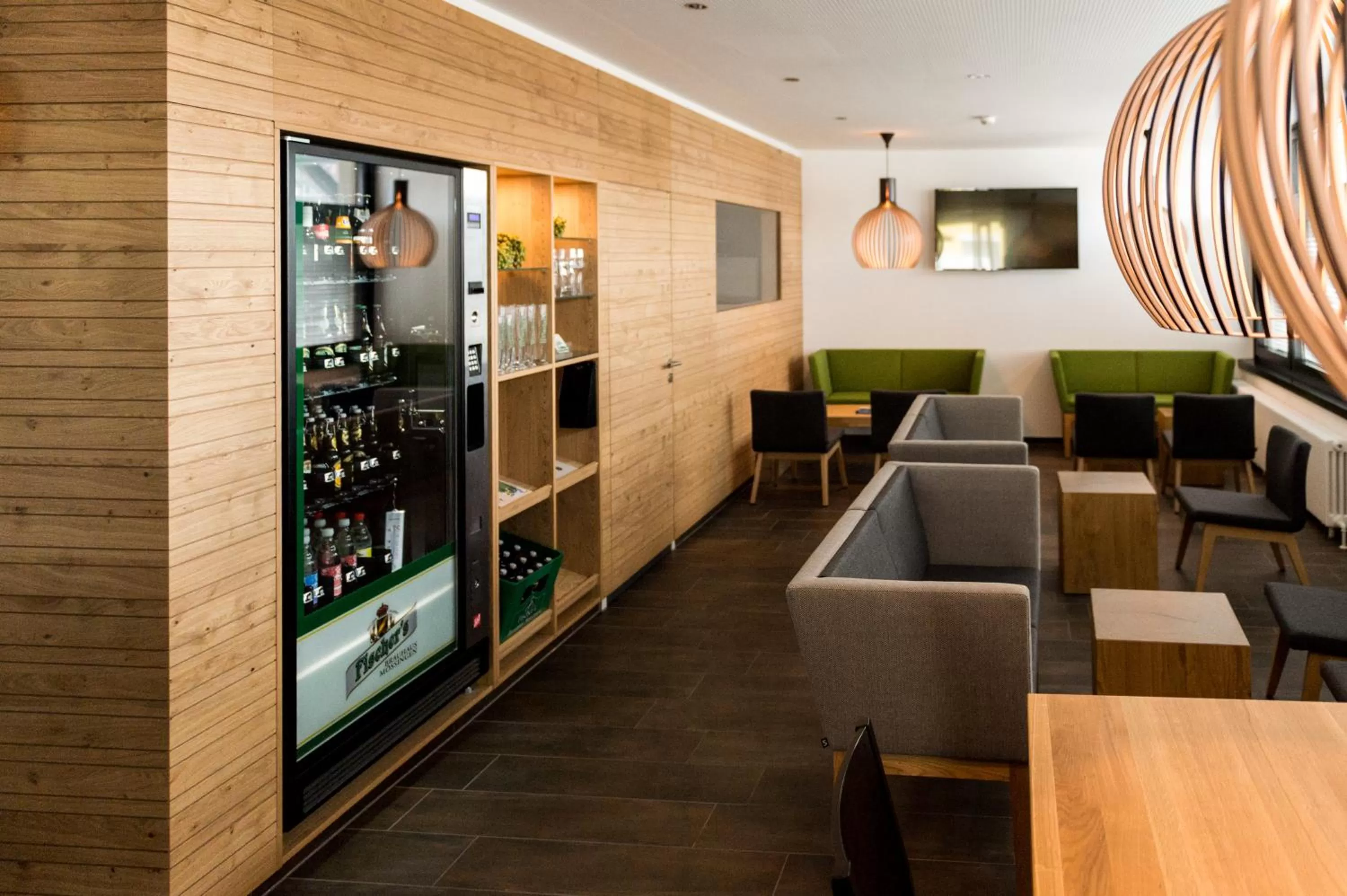 Communal lounge/ TV room in Fischer's Hotel Brauhaus 24h Self Check In