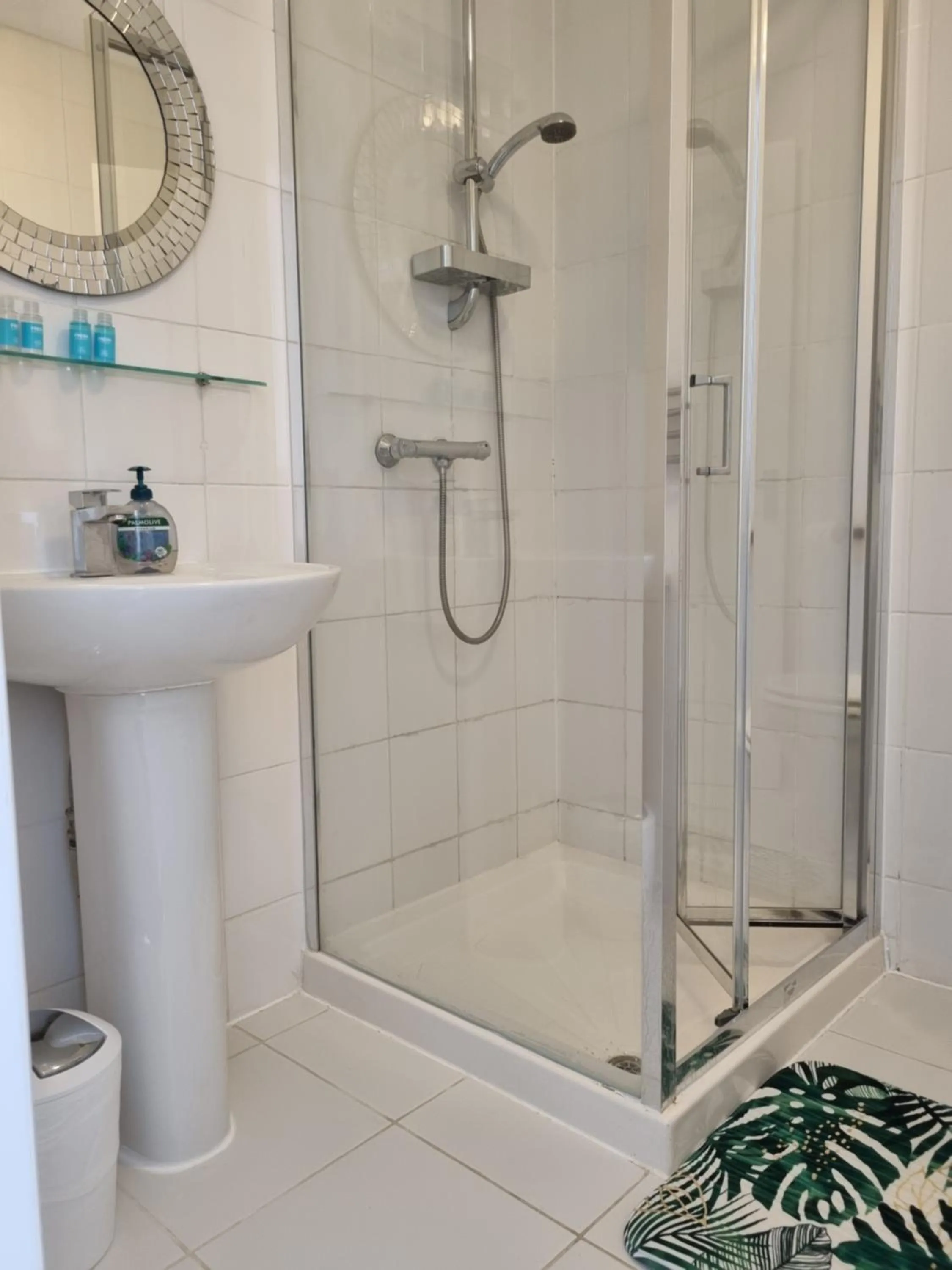 Shower in The Windmill Hotel