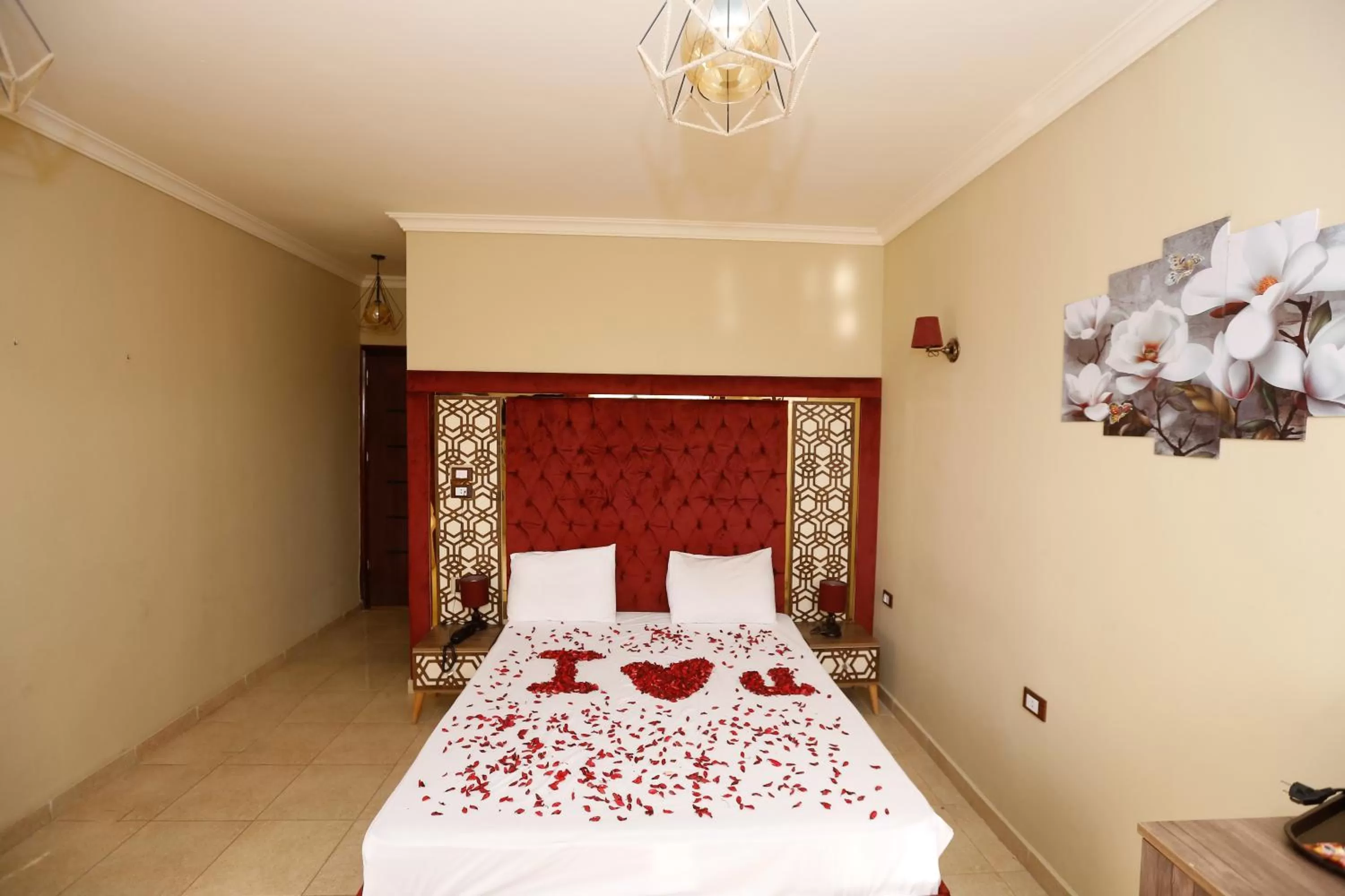 Bedroom, Bed in King Cheops Inn - Pyramid View