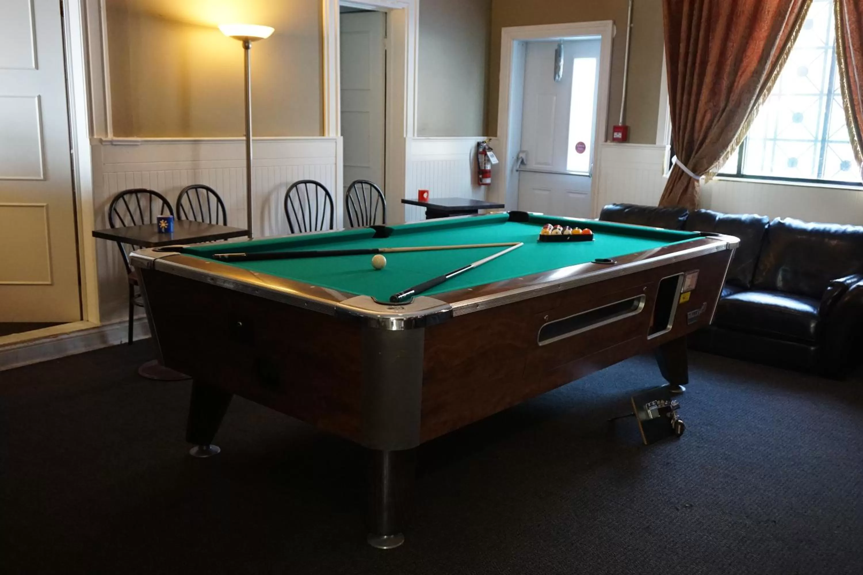 Billiard in Hotel Le Mirage