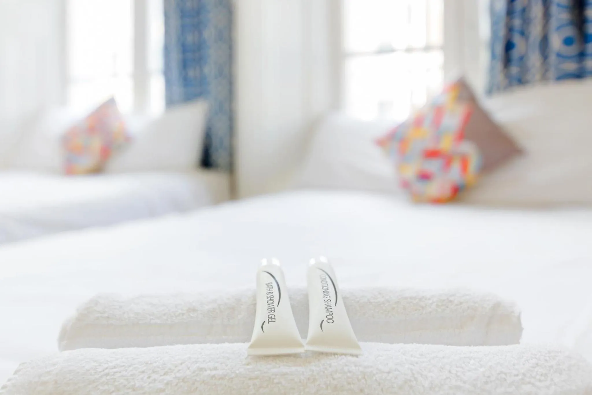 Shower, Bed in Russell Square Hotel