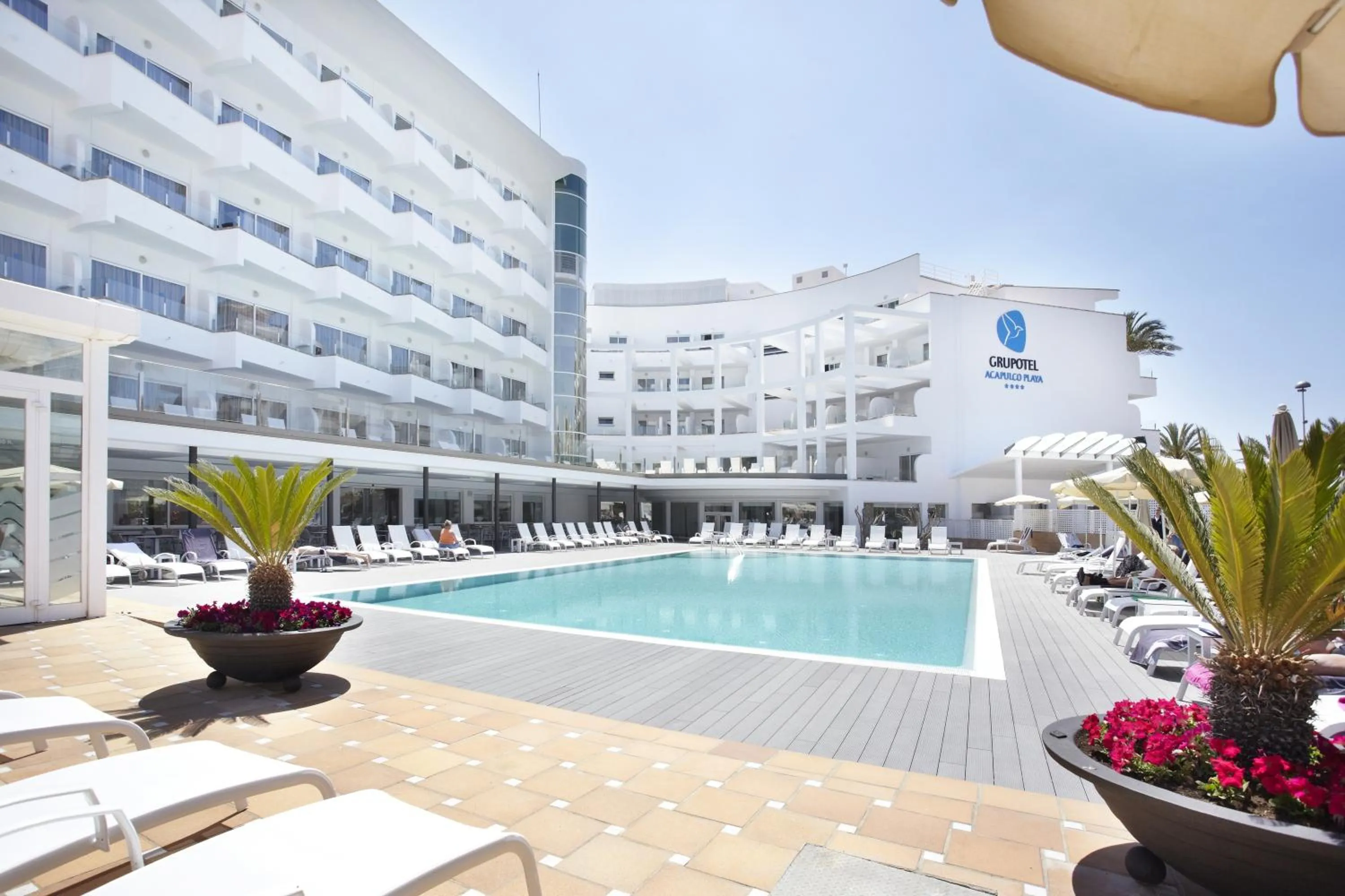 Swimming pool in Grupotel Acapulco Playa - Adults Only