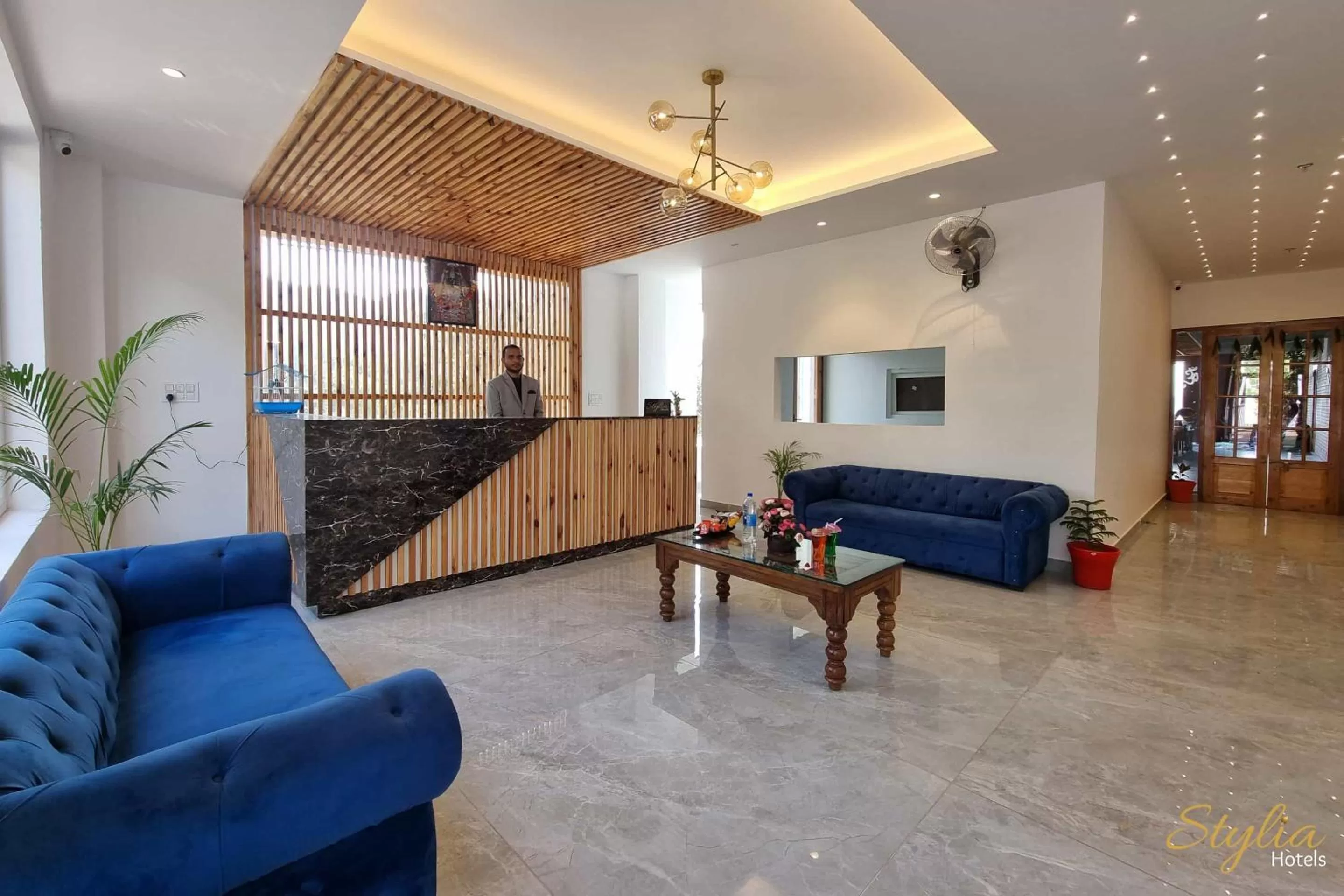 Lobby or reception, Seating Area in Moon Glade By Stylia Hotels