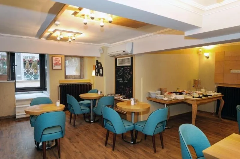 Restaurant/places to eat in Collage Pera Hotel