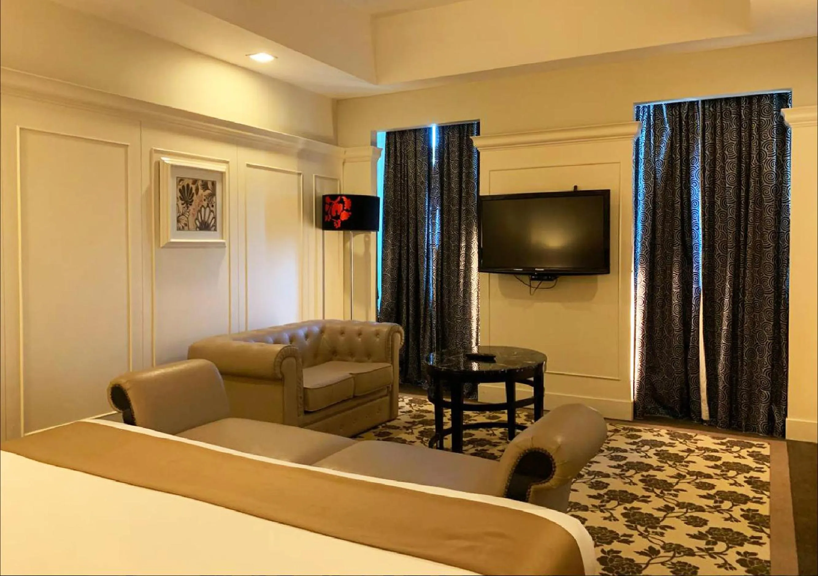 TV and multimedia in Crown Garden Hotel