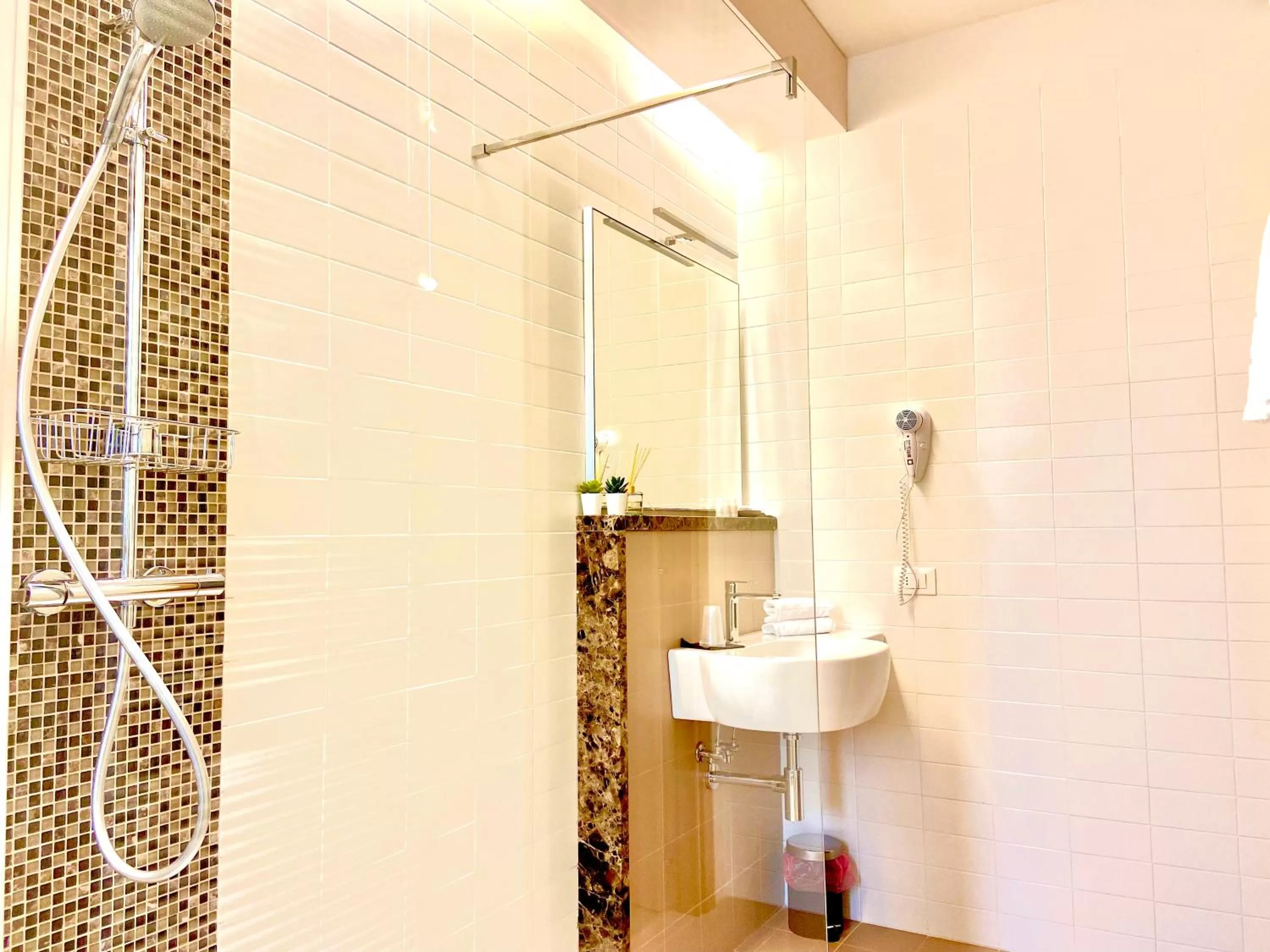 Shower in Casa Nostra