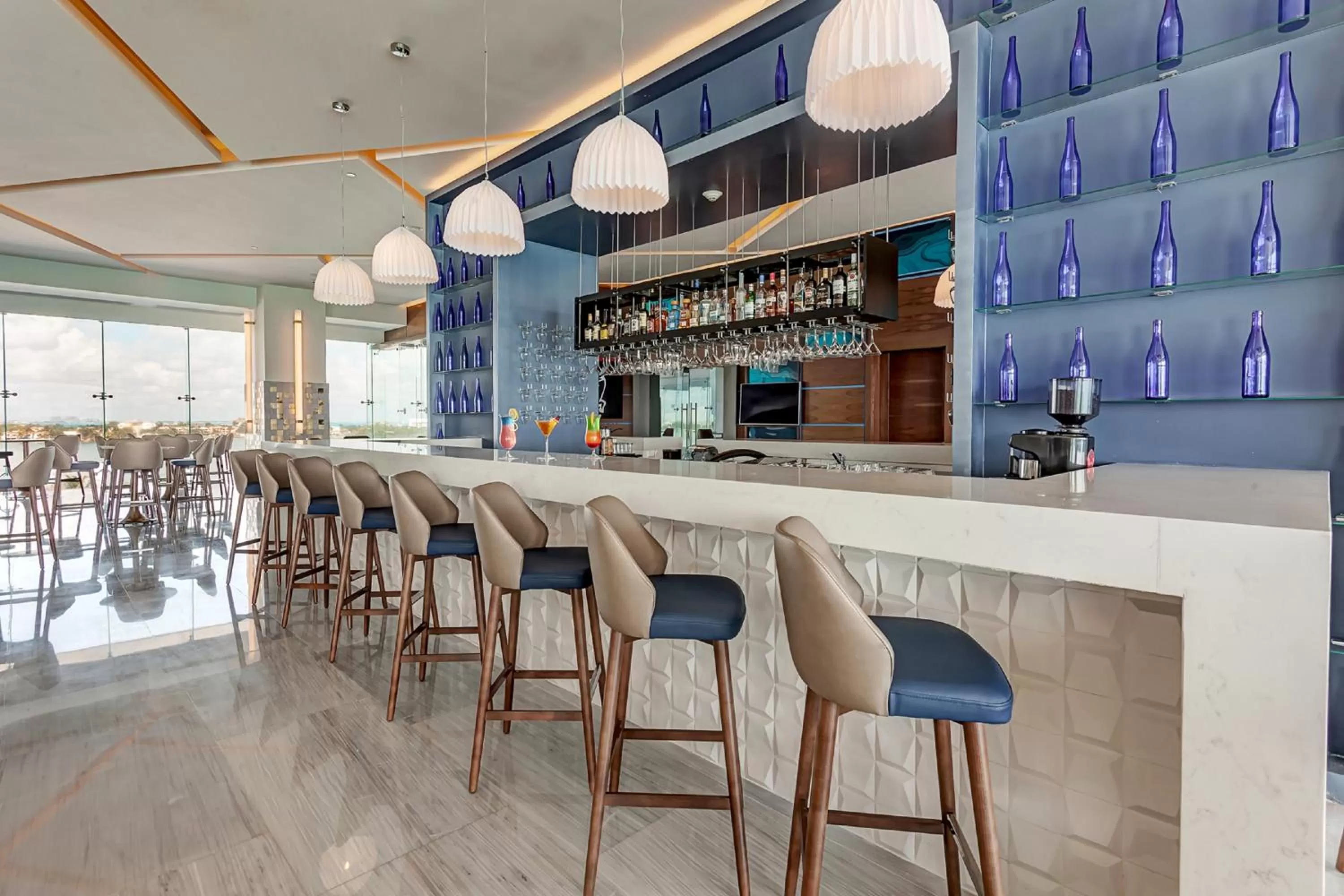 Lounge or bar in Royalton CHIC Cancun, An Autograph Collection All-Inclusive Resort - Adults Only