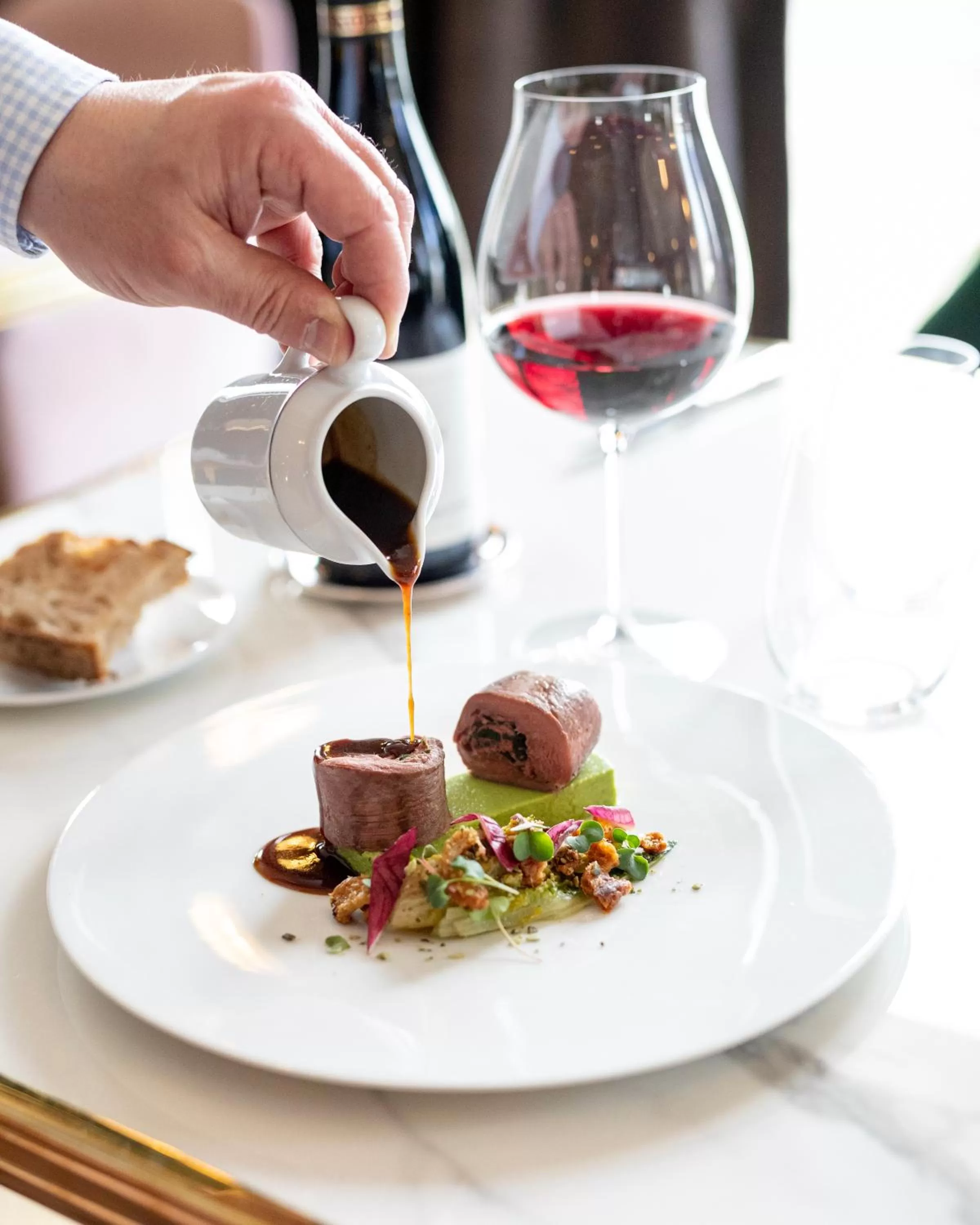 Restaurant/places to eat in Ermitage De Corton - Teritoria