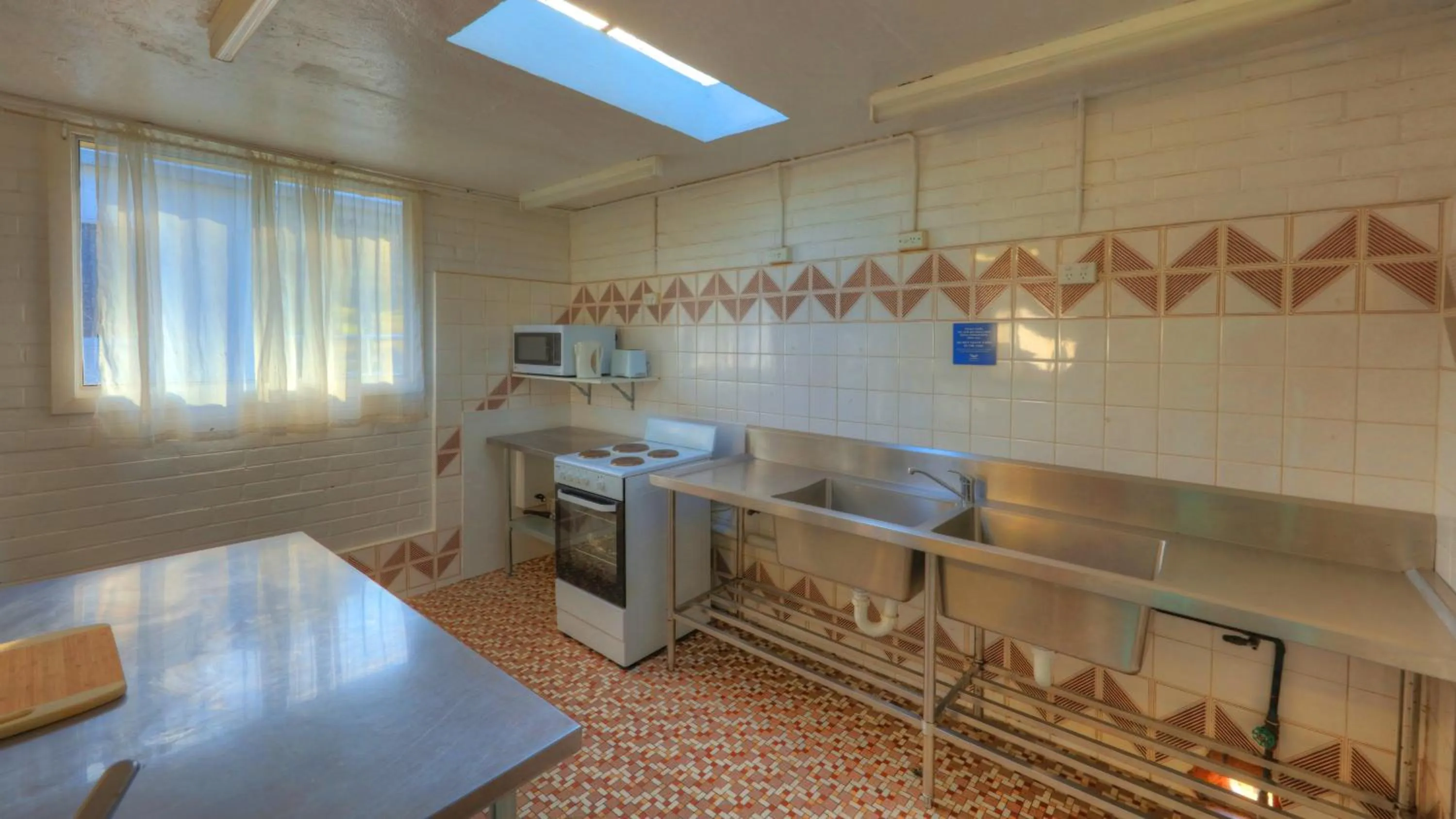 Communal kitchen in Eden Gateway Holiday Park