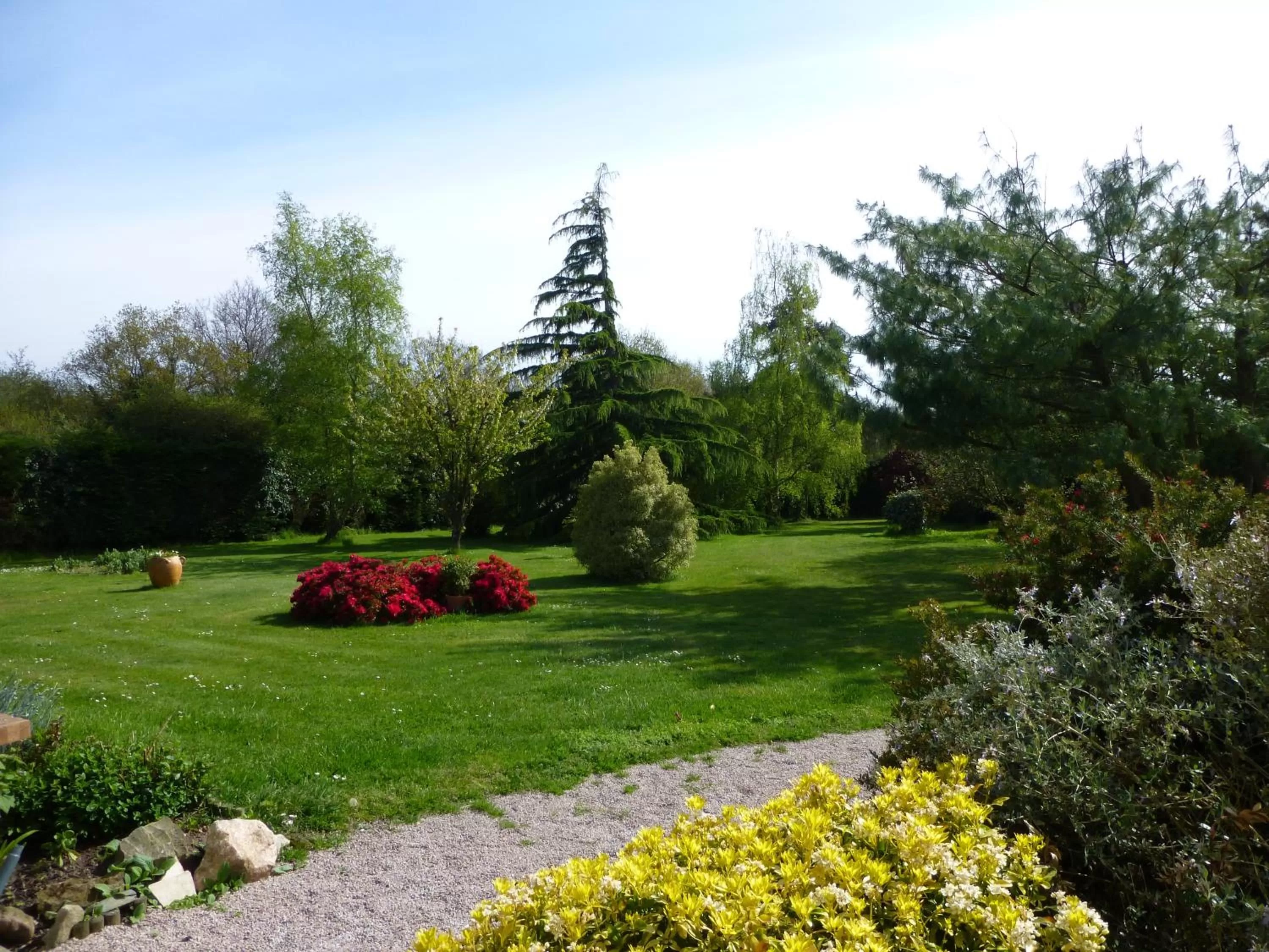 Garden in Le Clos du Pont Martin