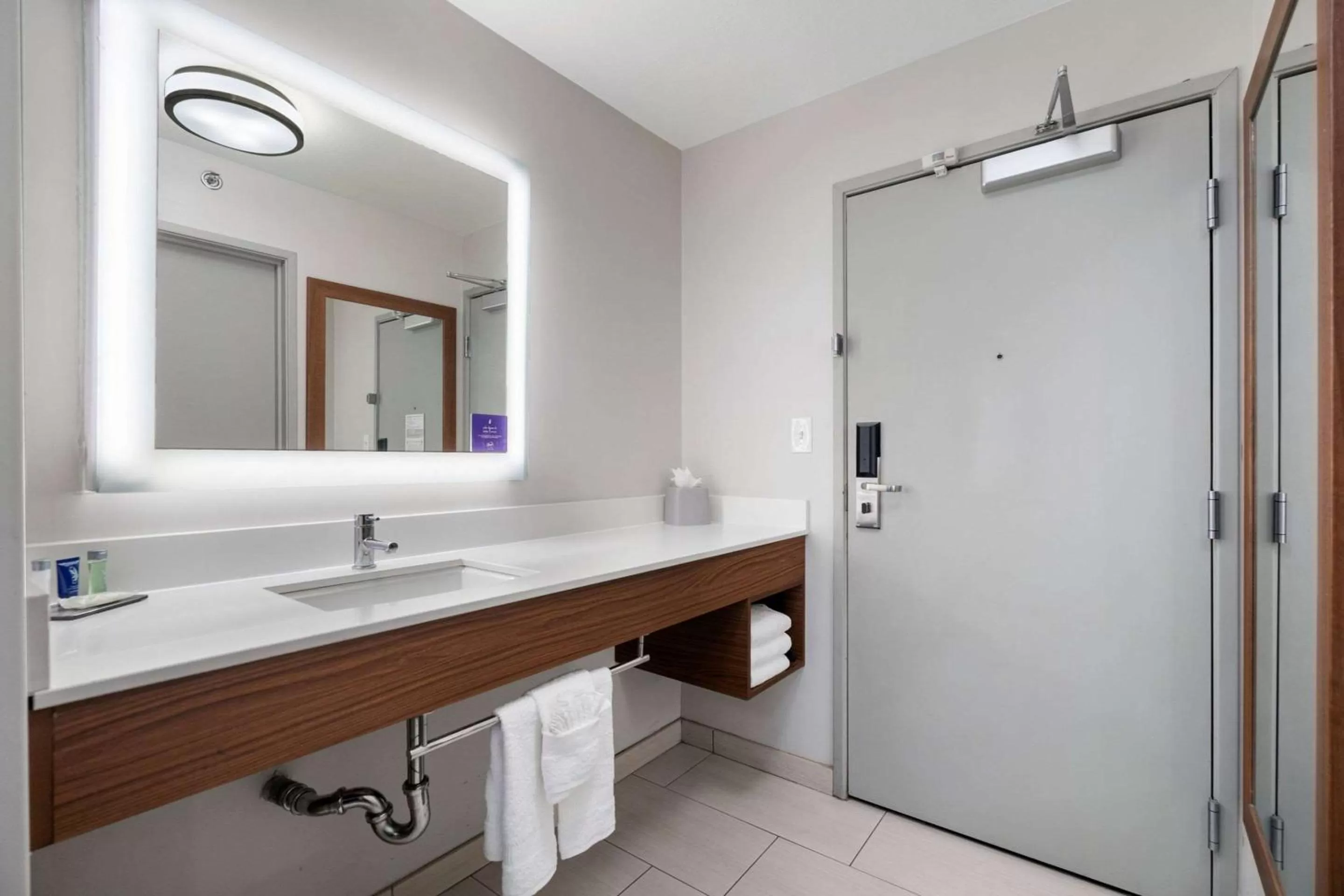 Bathroom in Sleep Inn & Suites Tempe ASU Campus