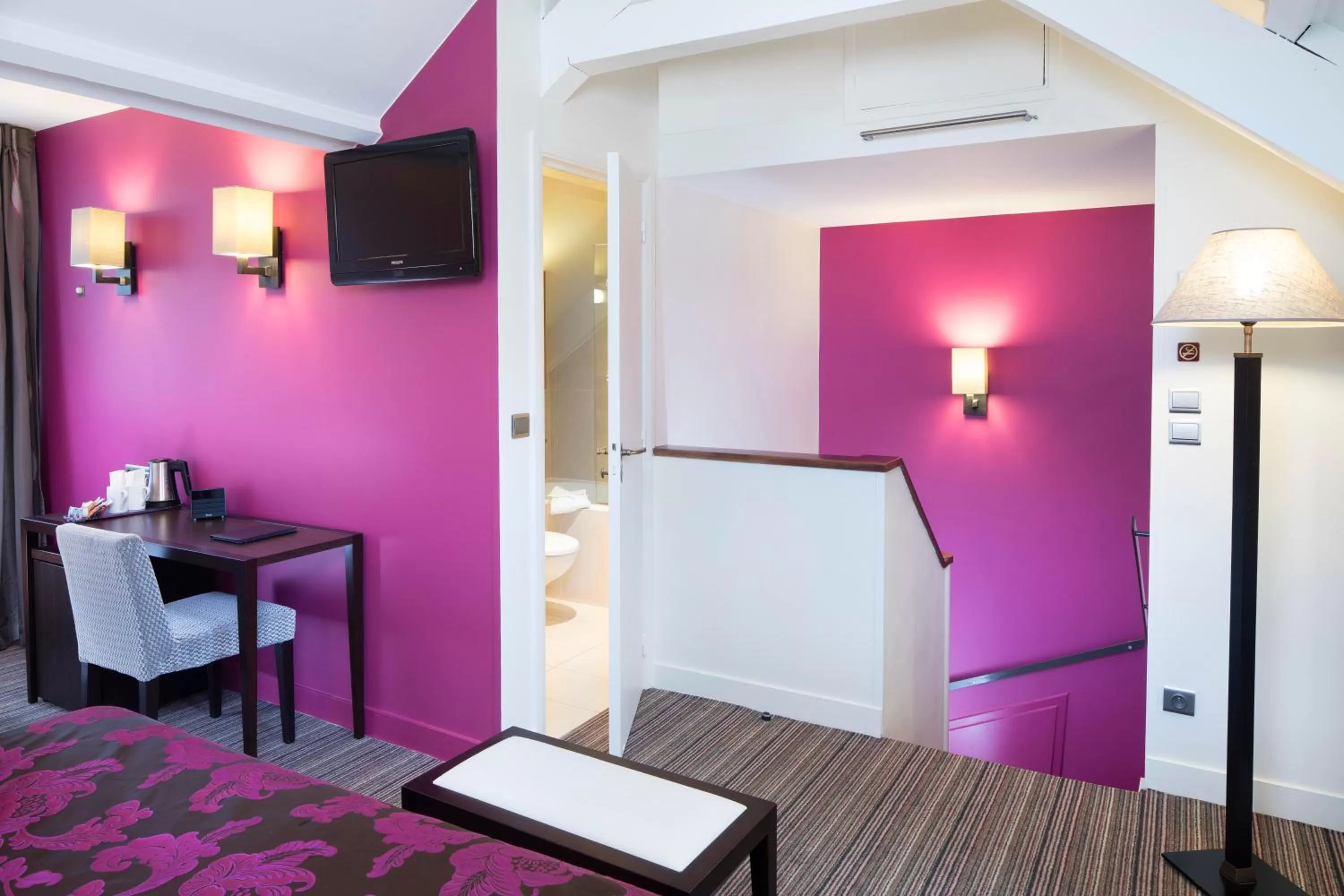 Bedroom, Bed in Hôtel Paris Louvre Opéra