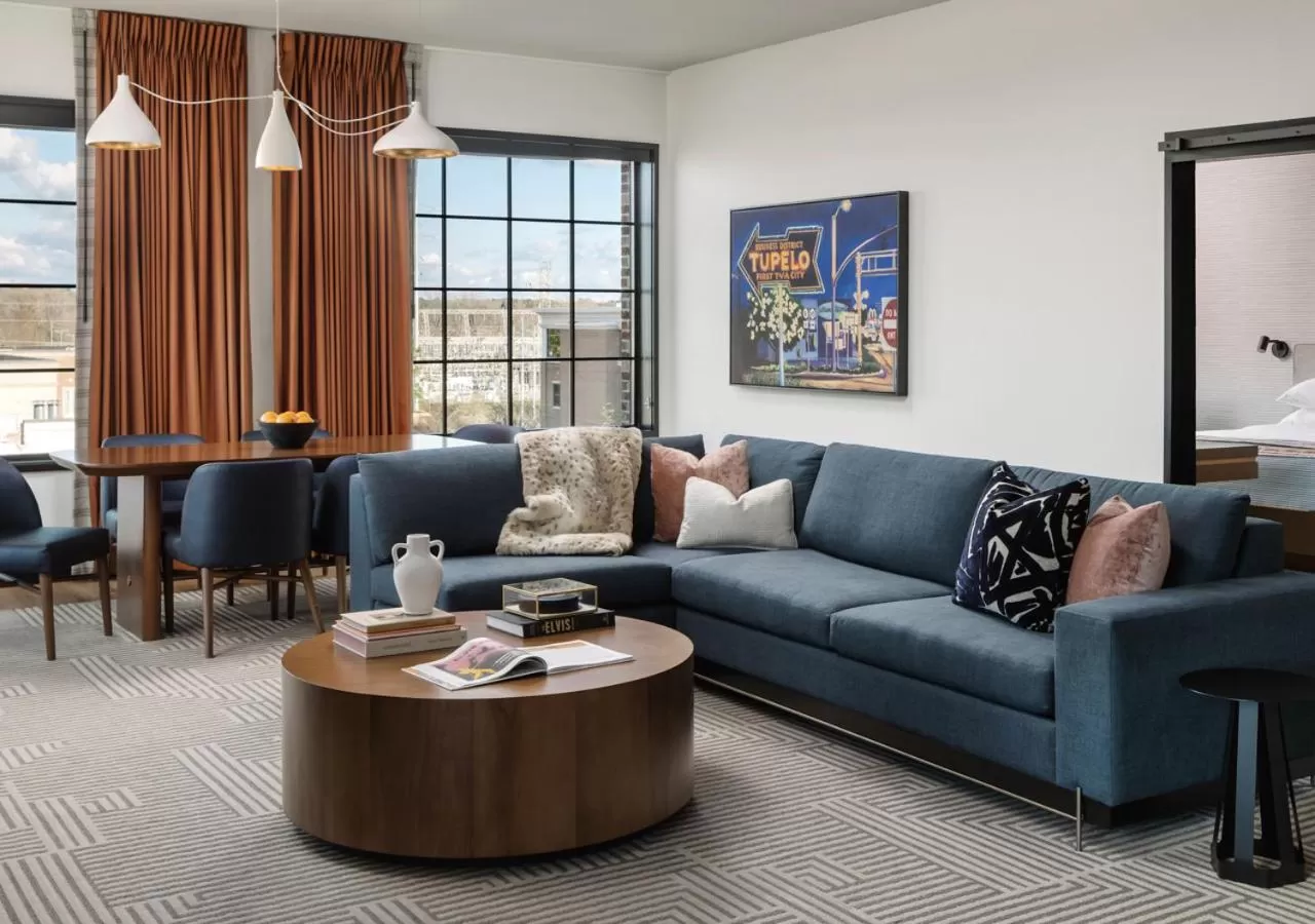 Living room in Hotel Tupelo, a Wyndham Hotel