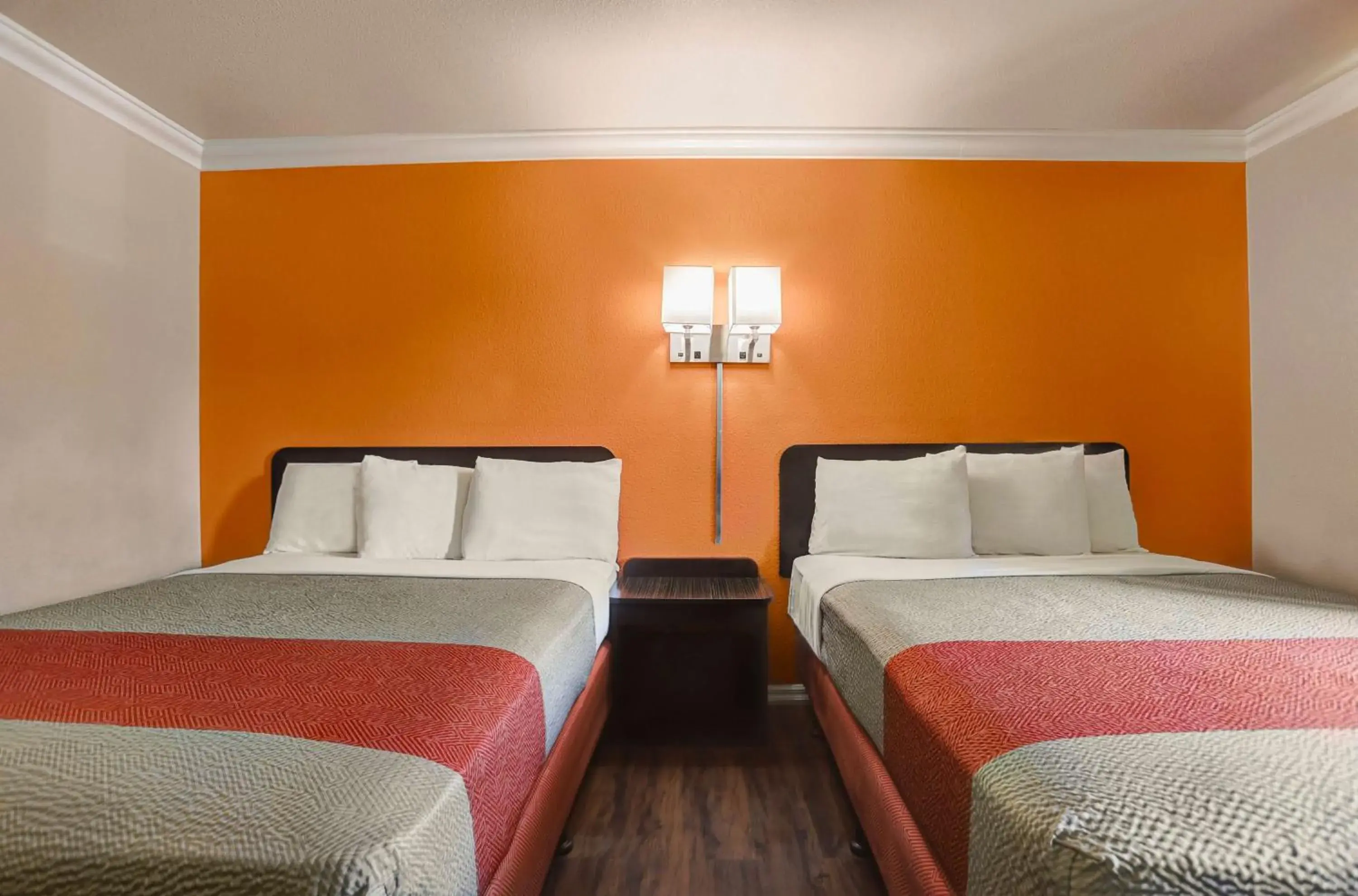 Deluxe Queen Room with Two Queen Beds - Non-Smoking in Motel 6-Fresno, CA - Belmont Ave Deluxe Queen Room with Two Queen Beds - Non-Smoking in Motel 6-Fresno, CA - Belmont Ave