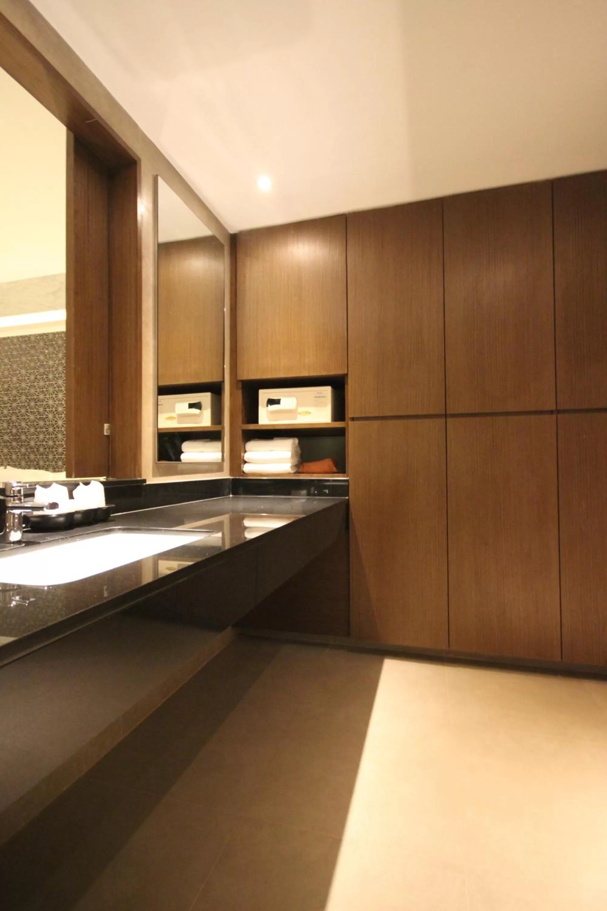 Bathroom in Season Five Hotel