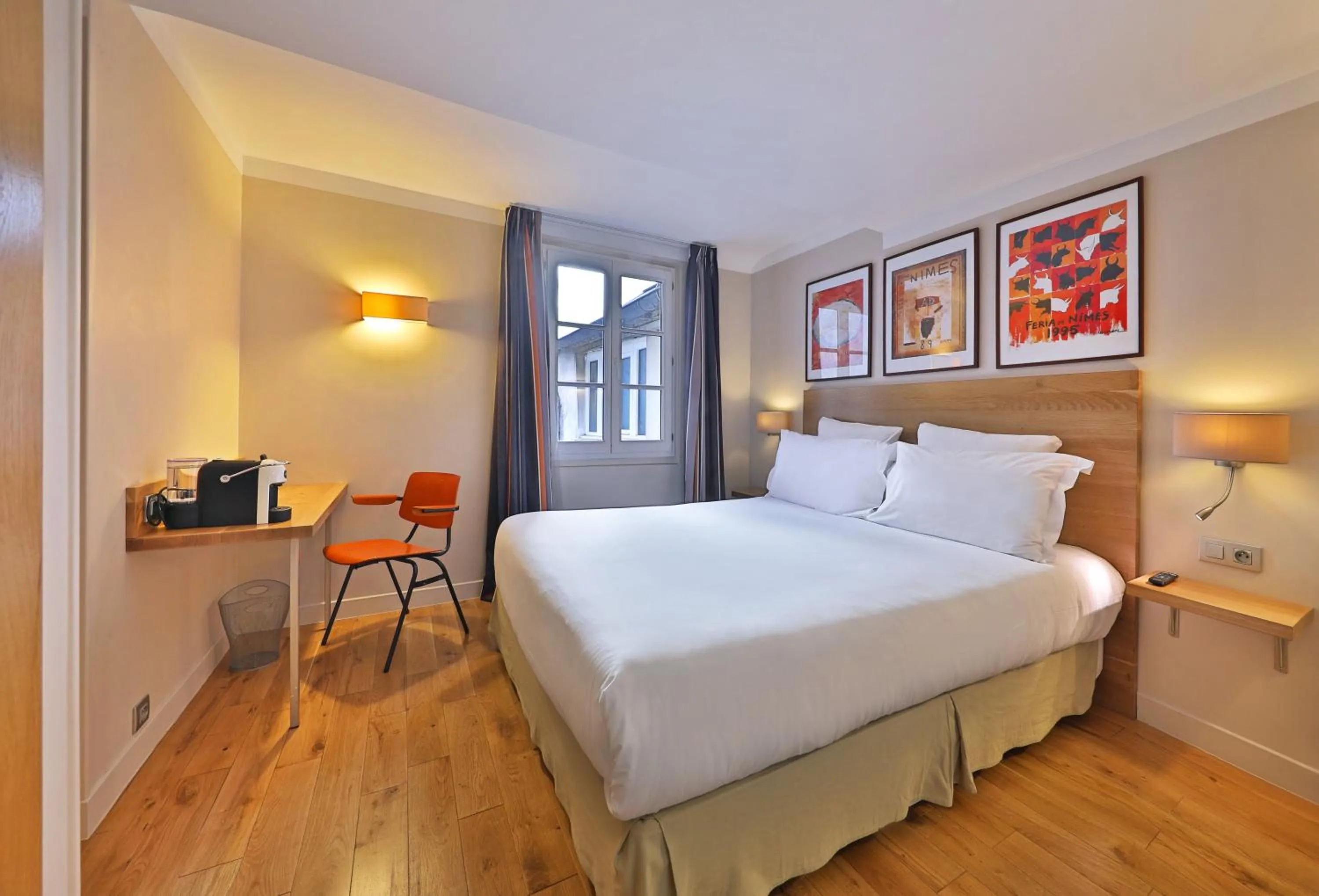 Bed in Hôtel Louvre Richelieu