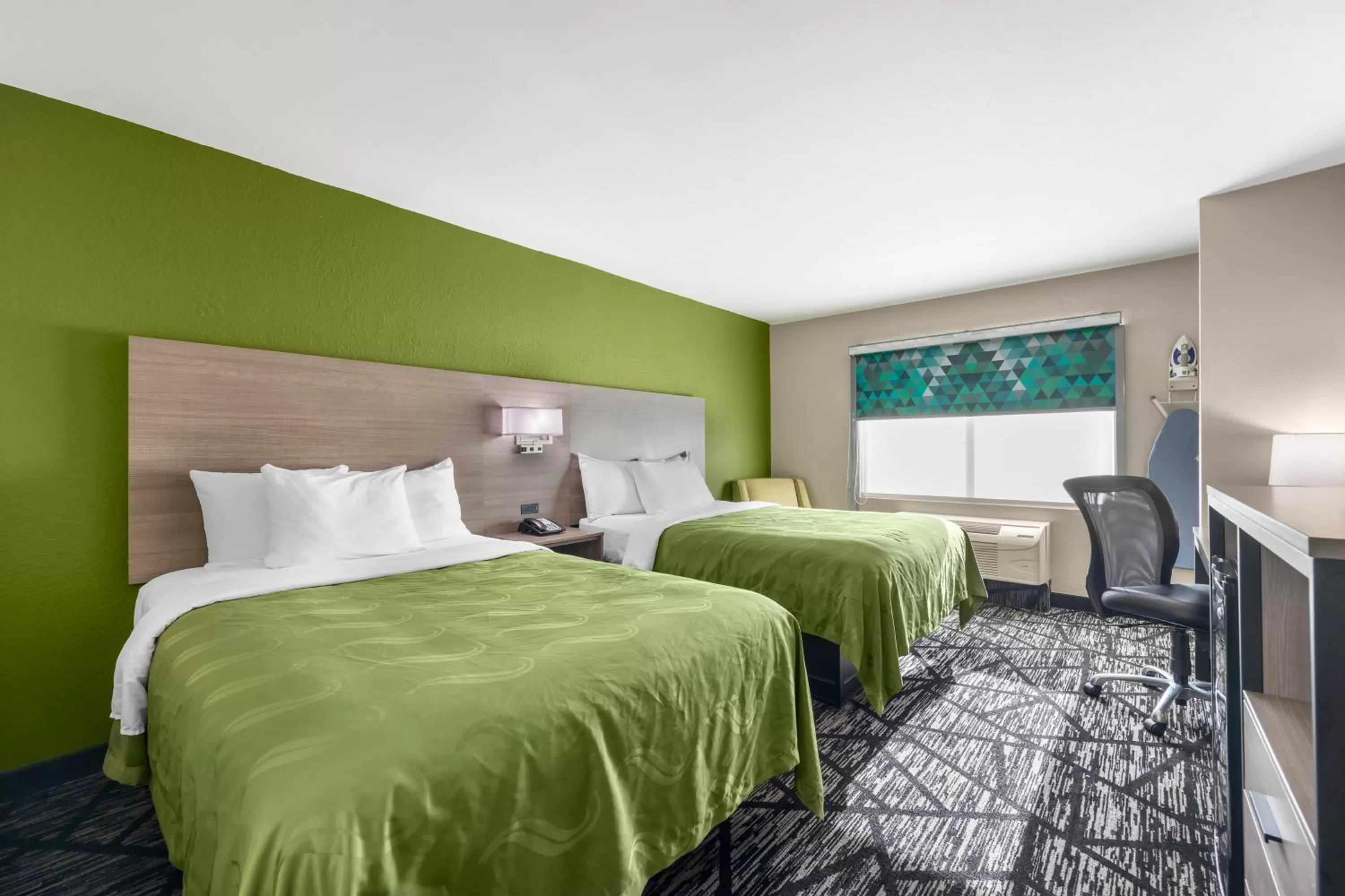 Bed in Quality Inn Jackson Northwest