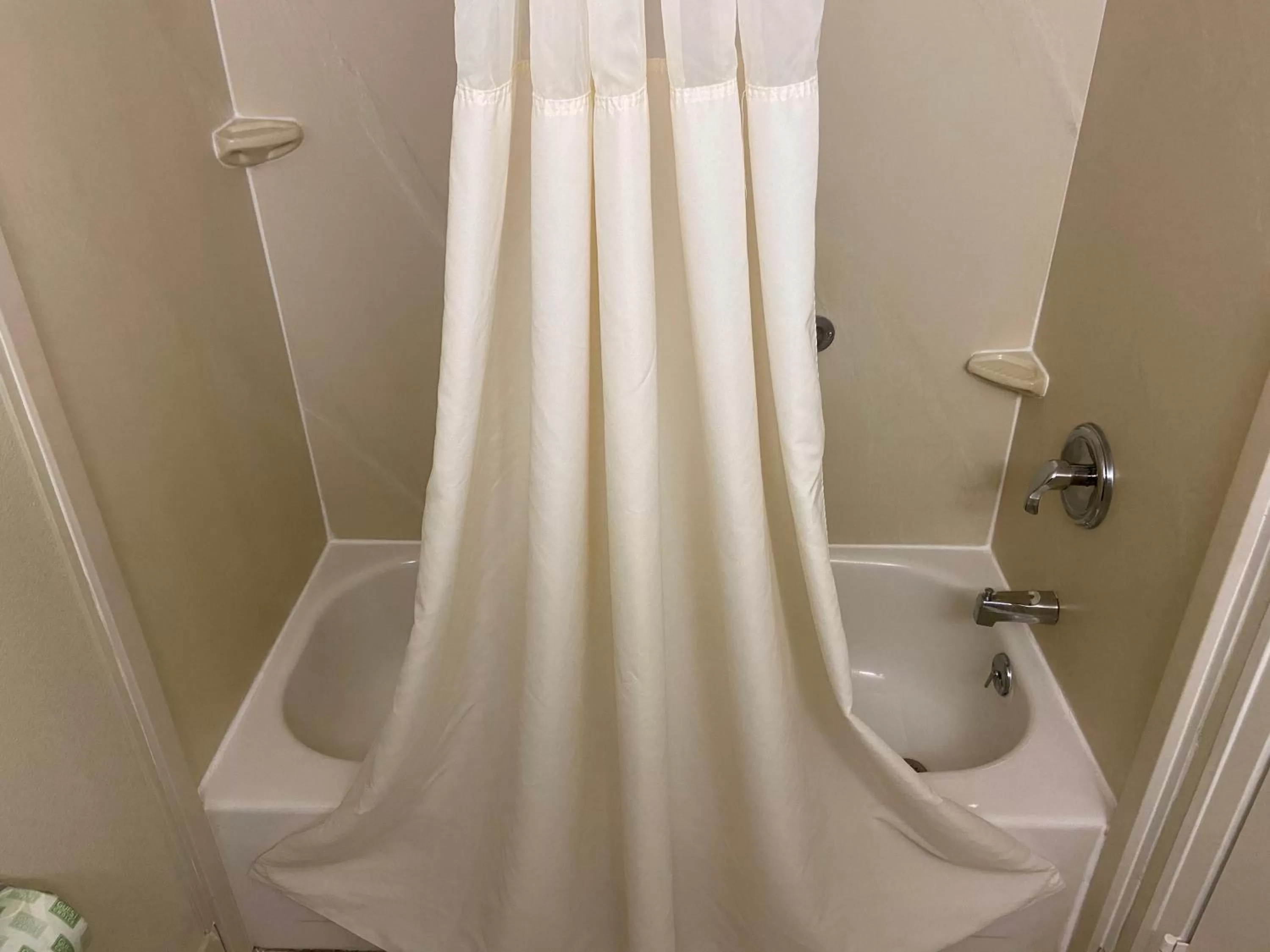 Shower in Clarion Inn Harpers Ferry-Charles Town