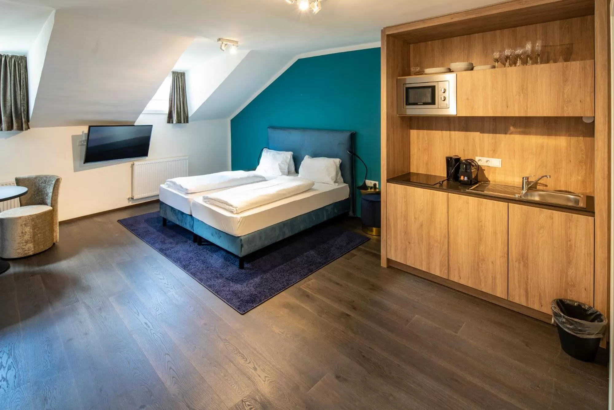 Photo of the whole room, Bed in Blackhome Innsbruck Boutique I contactless check-in