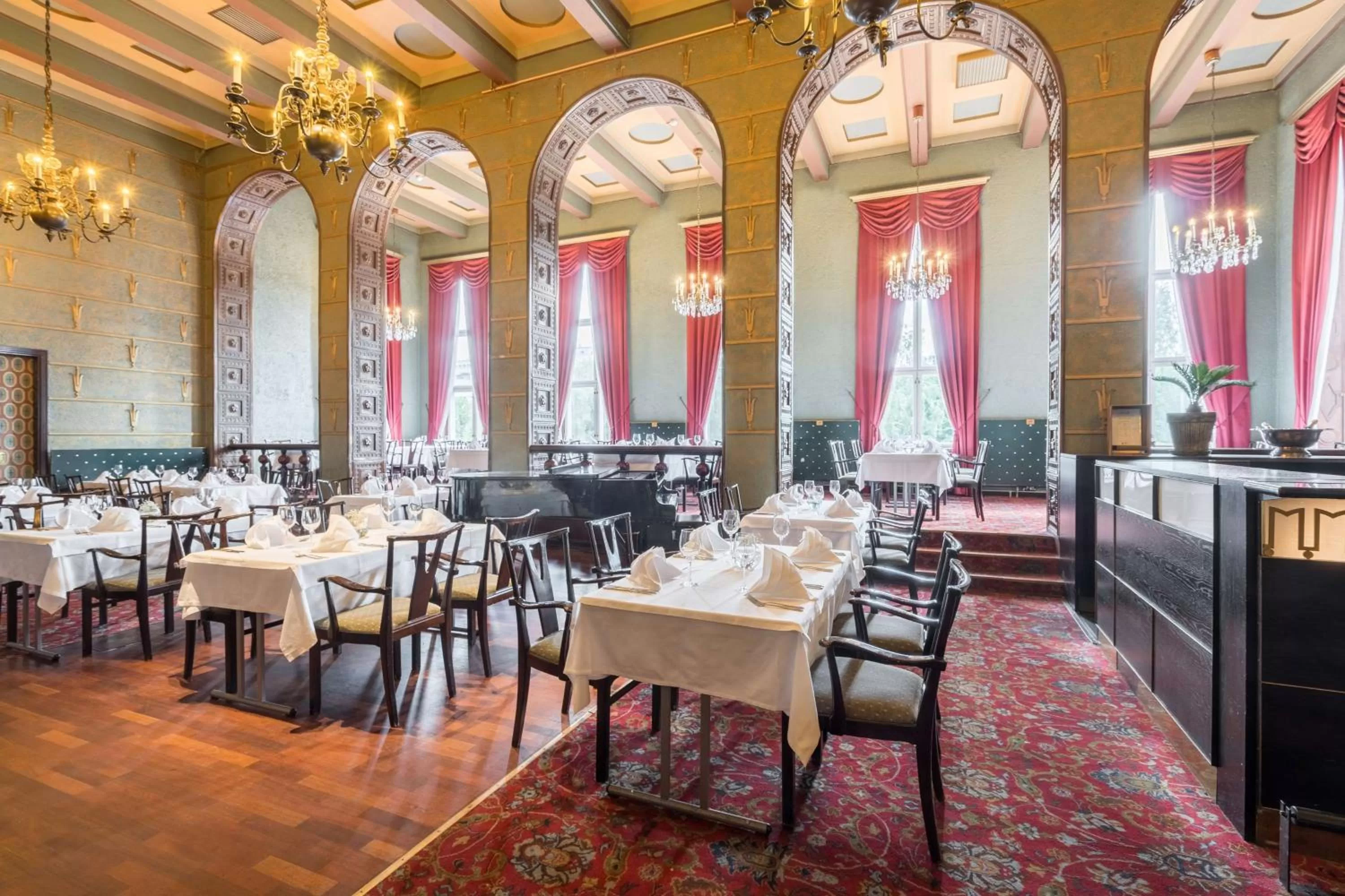 Restaurant/places to eat in Radisson Blu Grand Hotel Tammer