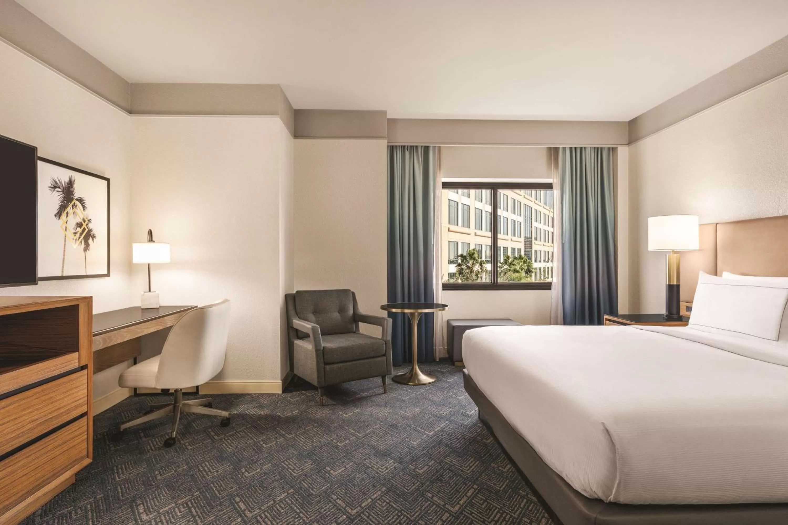 Bed in DoubleTree by Hilton Tampa Rocky Point Waterfront