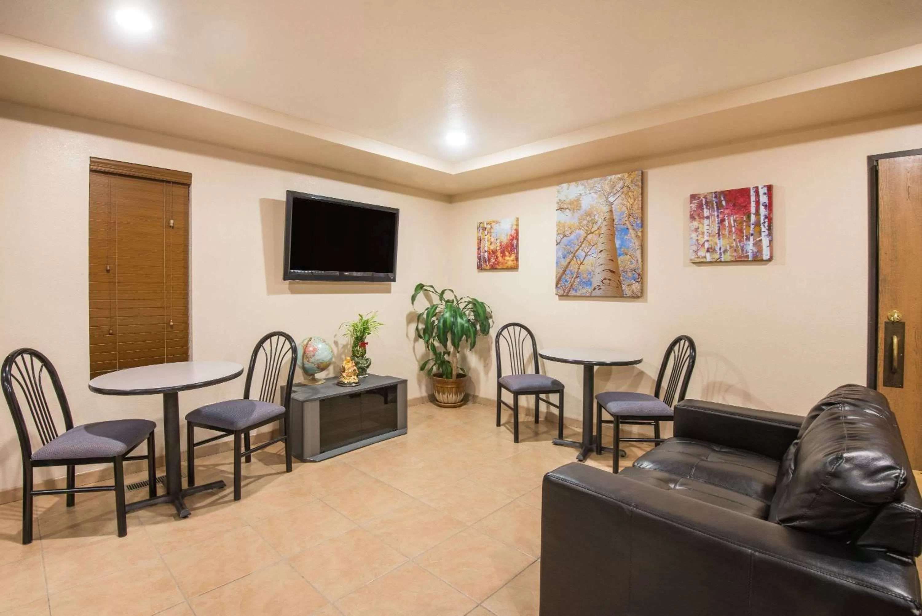 Lobby or reception in Super 8 by Wyndham Colby