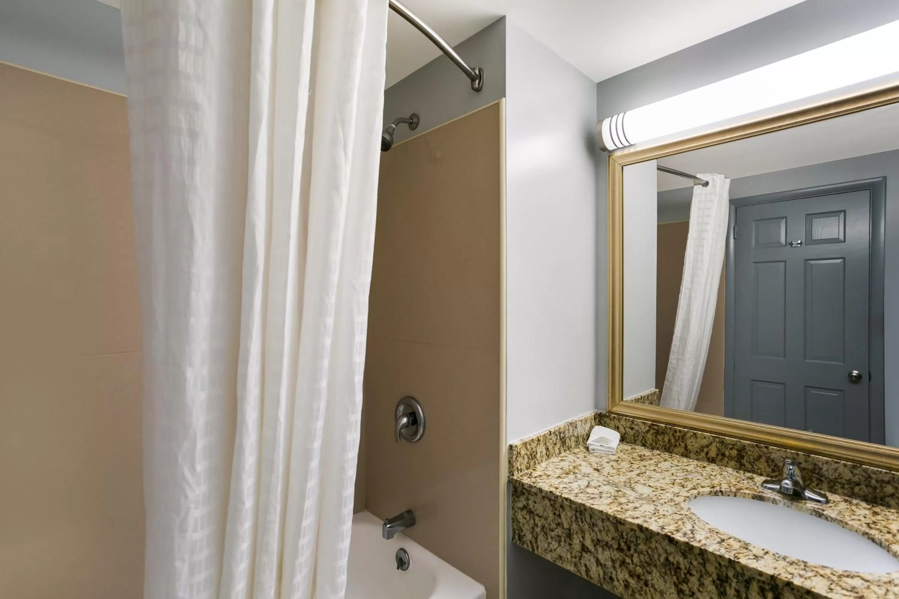 Fitness centre/facilities in HomeTowne Studios by Red Roof Denver, PA