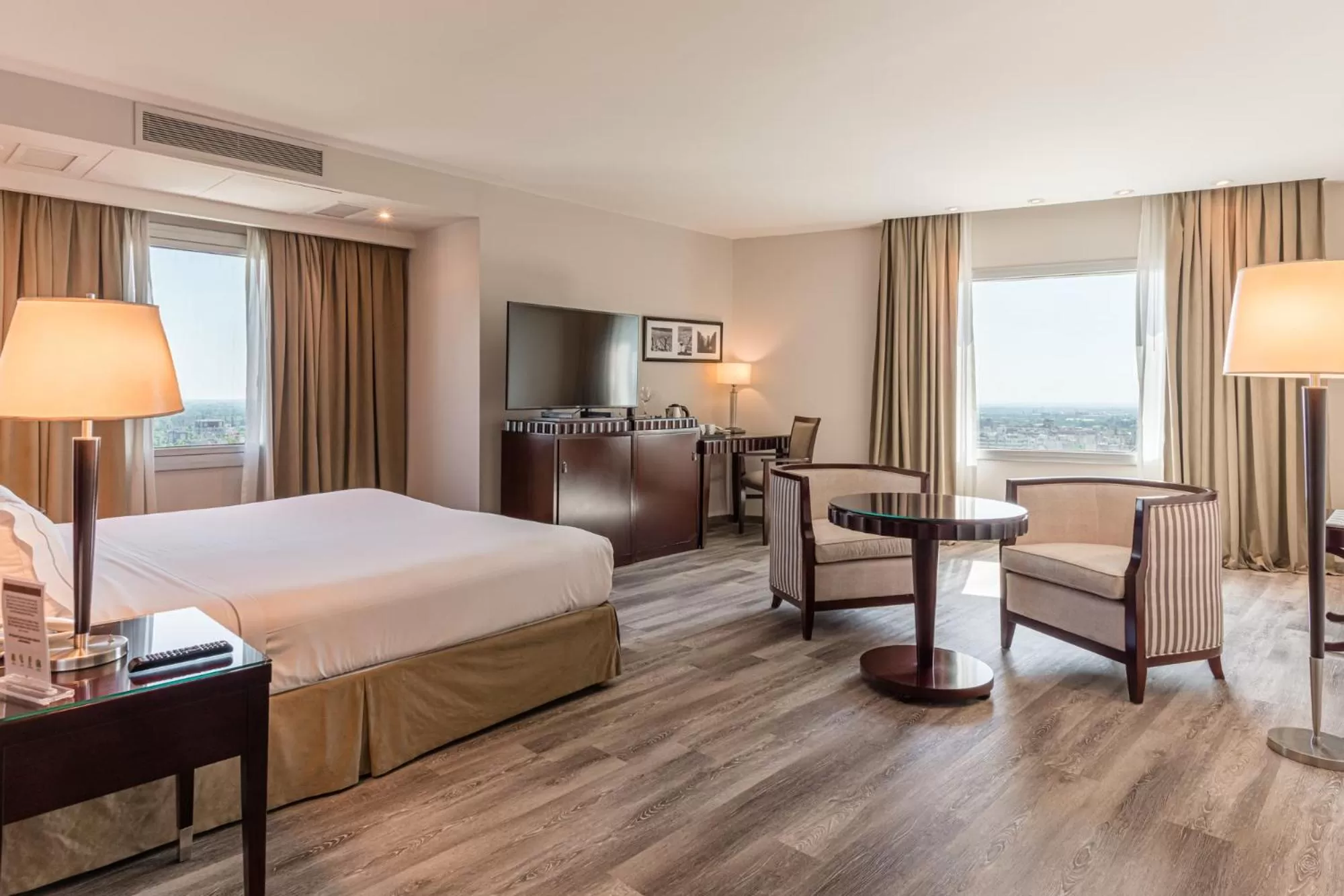 Bedroom, Bed in DiplomaticHotel