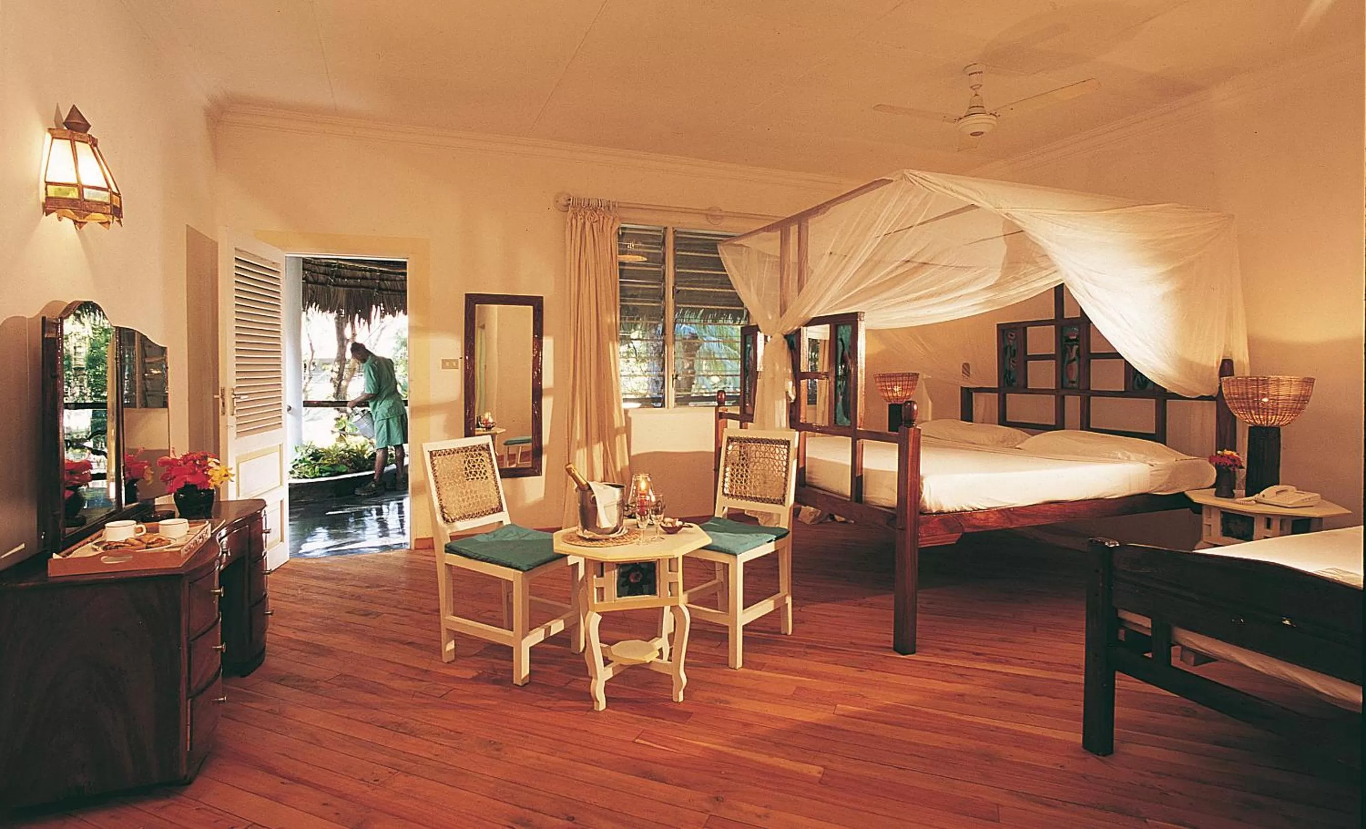 Photo of the whole room in Sandies Tropical Village