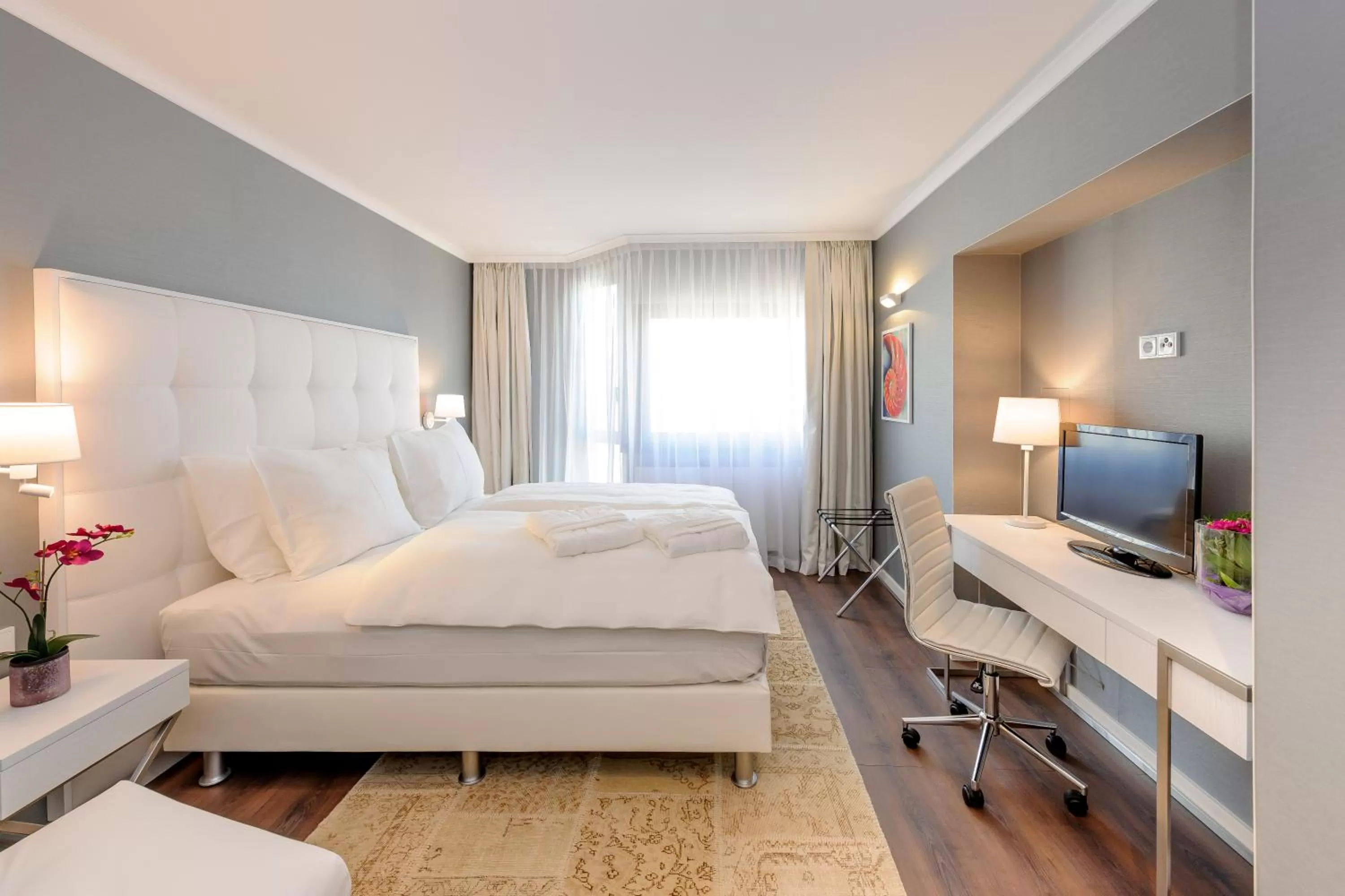 TV and multimedia, Bed in Mercure Hotel Raphael Wien