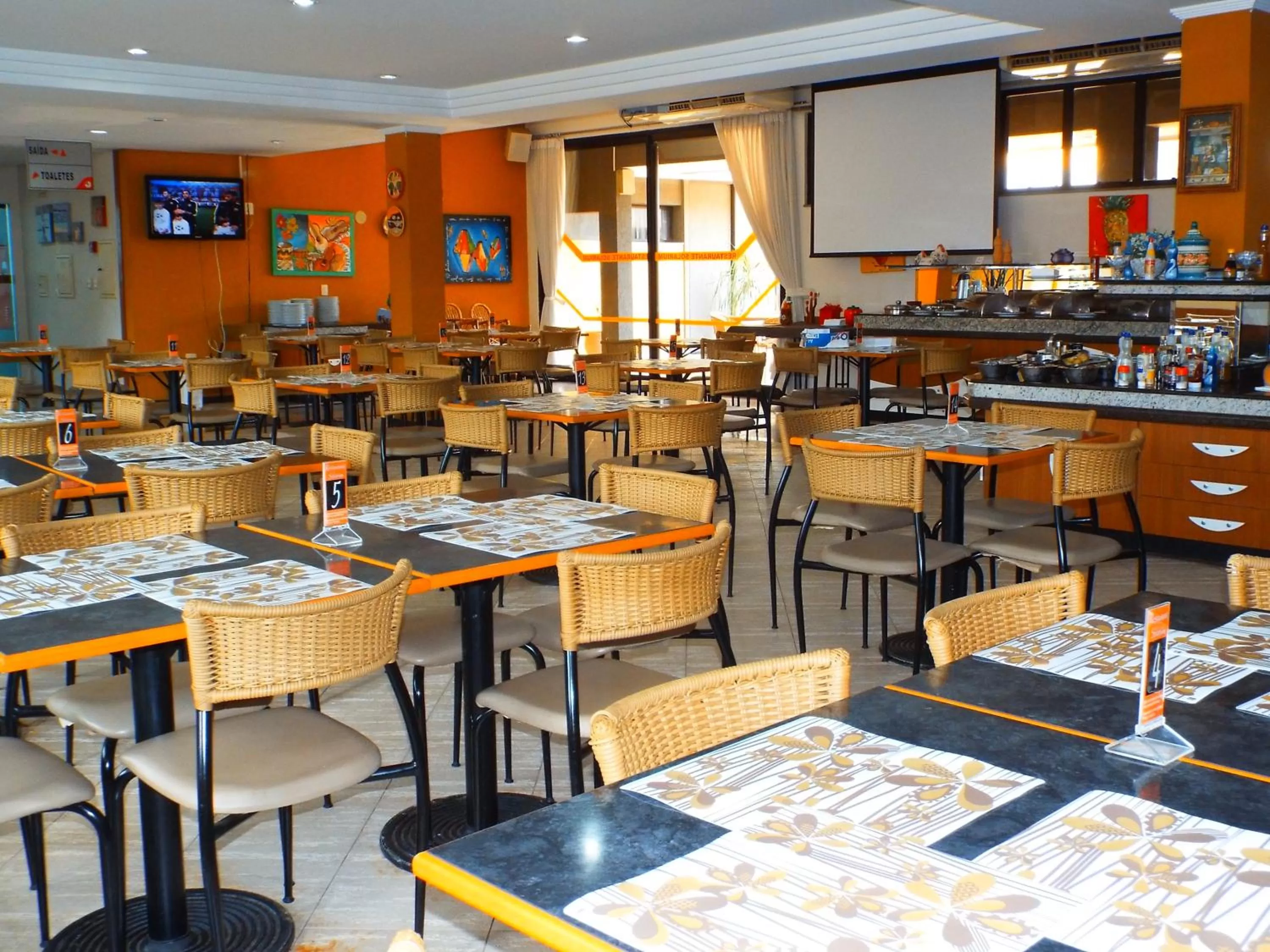 Restaurant/places to eat in Hotel Solarium Express