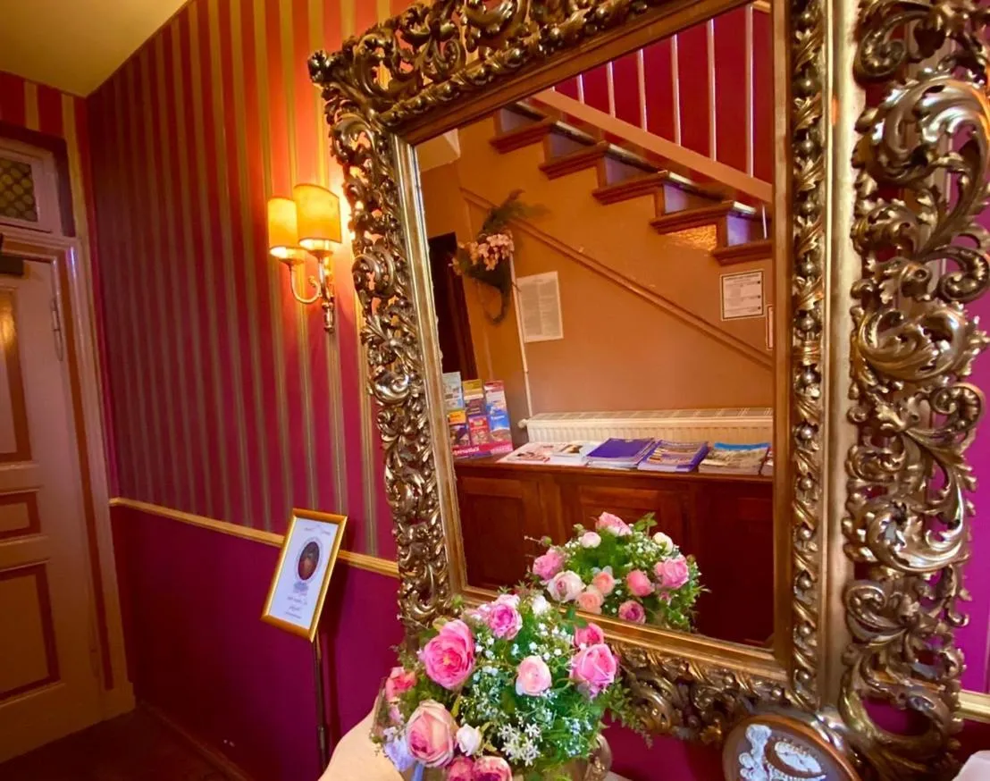 Restaurant/places to eat in Hotel Kronprinz