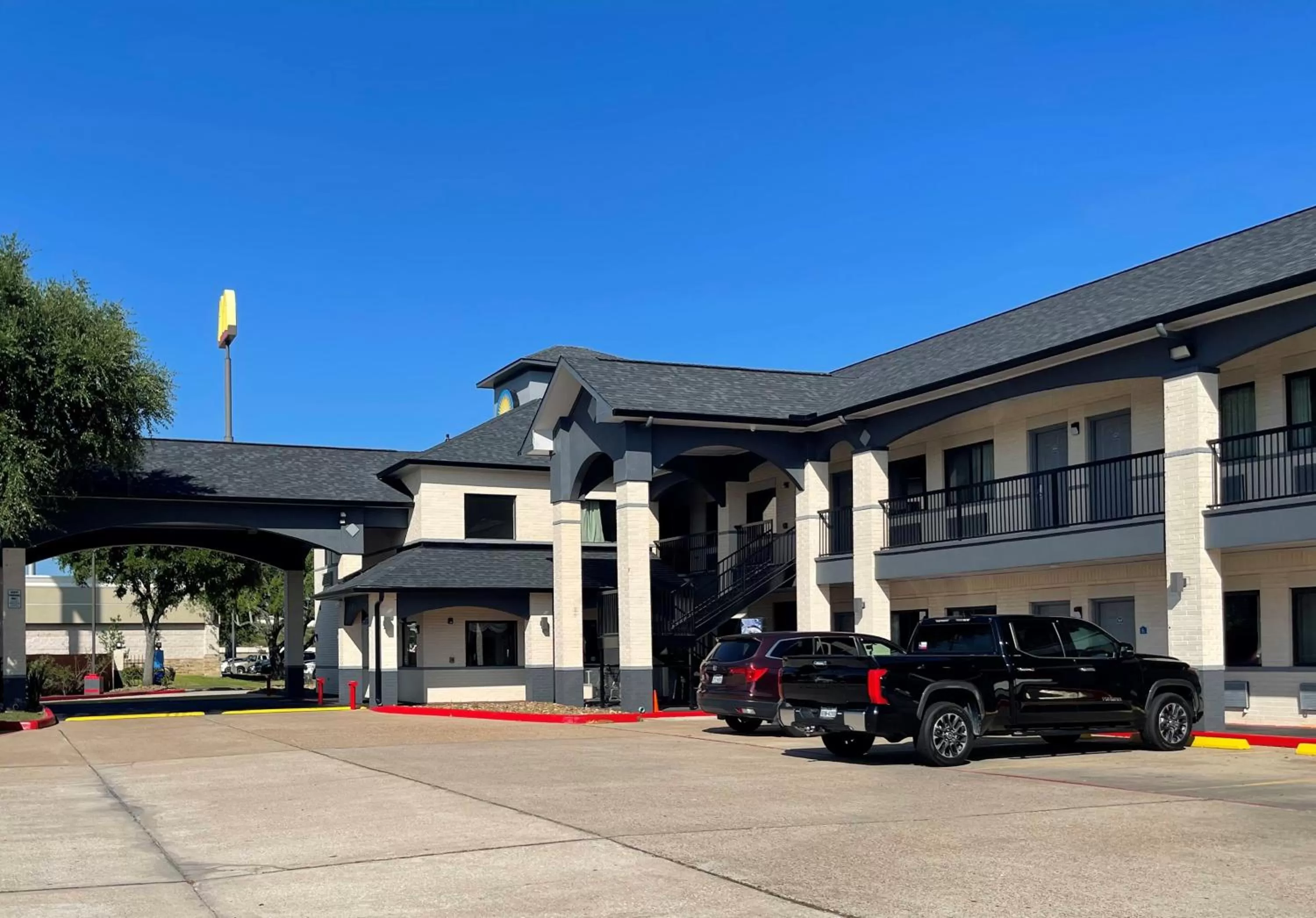 Property building in Days Inn by Wyndham Dickinson TX