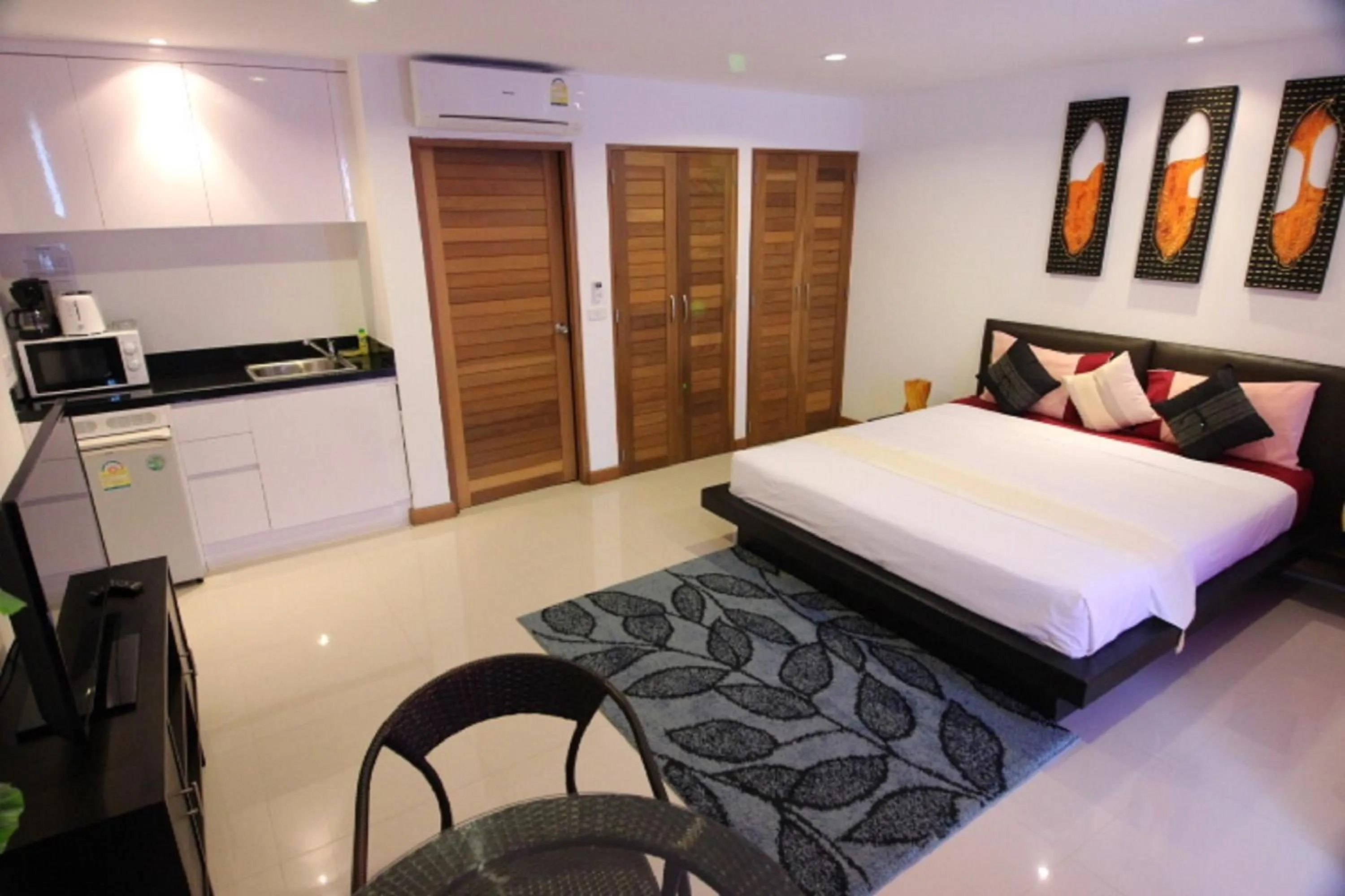 Photo of the whole room, Bed in Tropical Sea View Residence