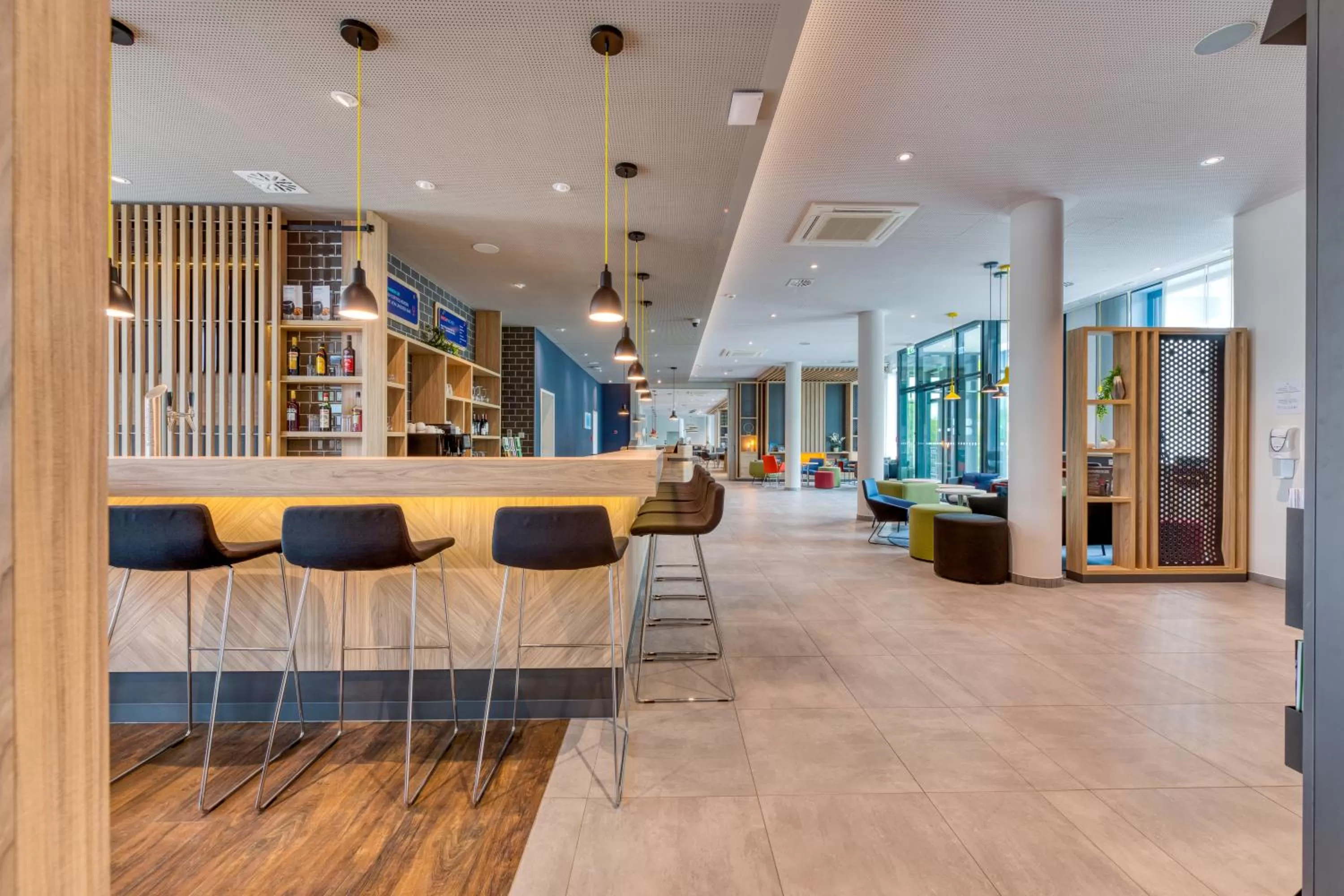 Lounge or bar in Holiday Inn Express - Fulda by IHG