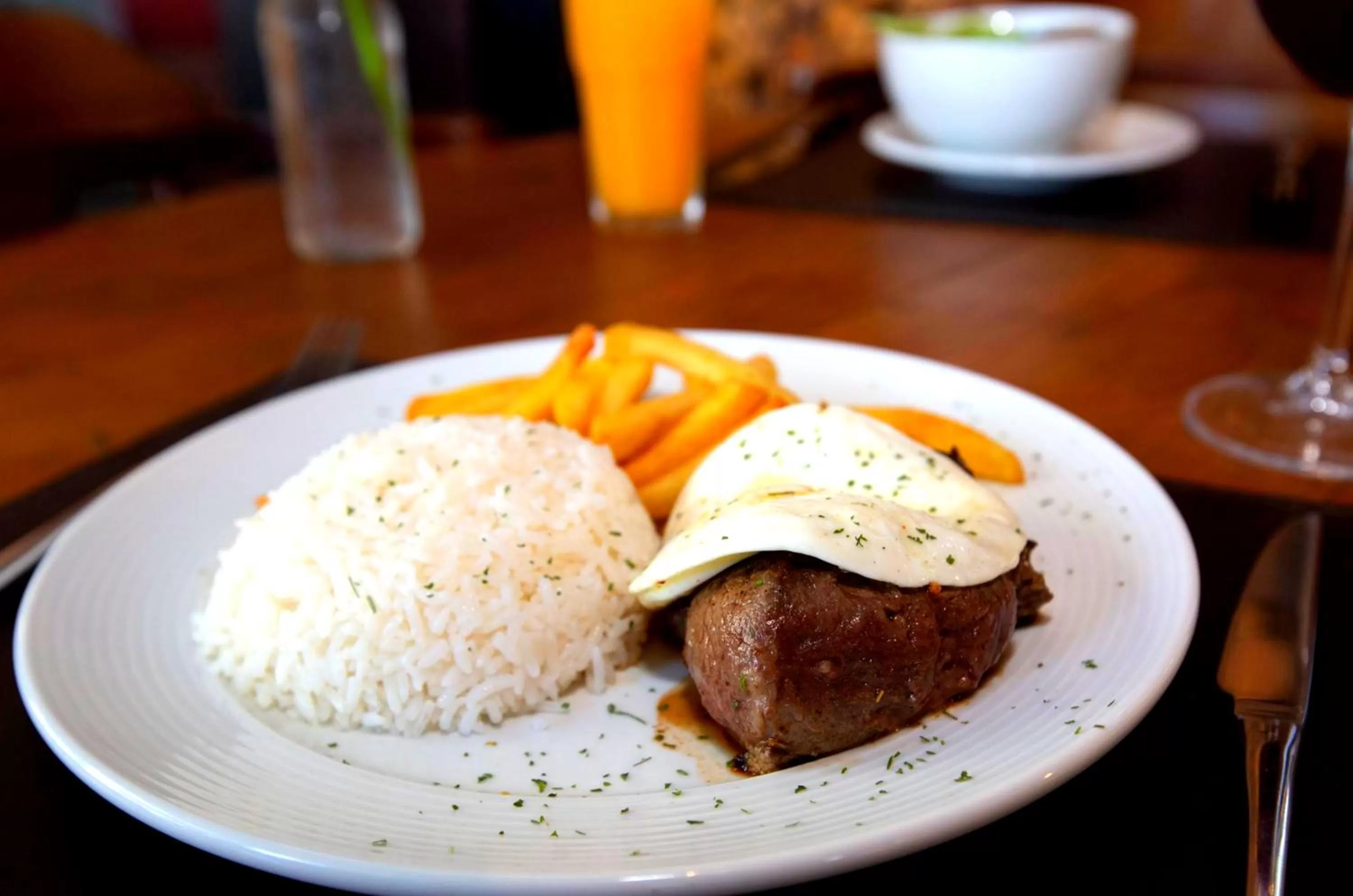 Restaurant/places to eat in ibis Vitoria Praia do Canto