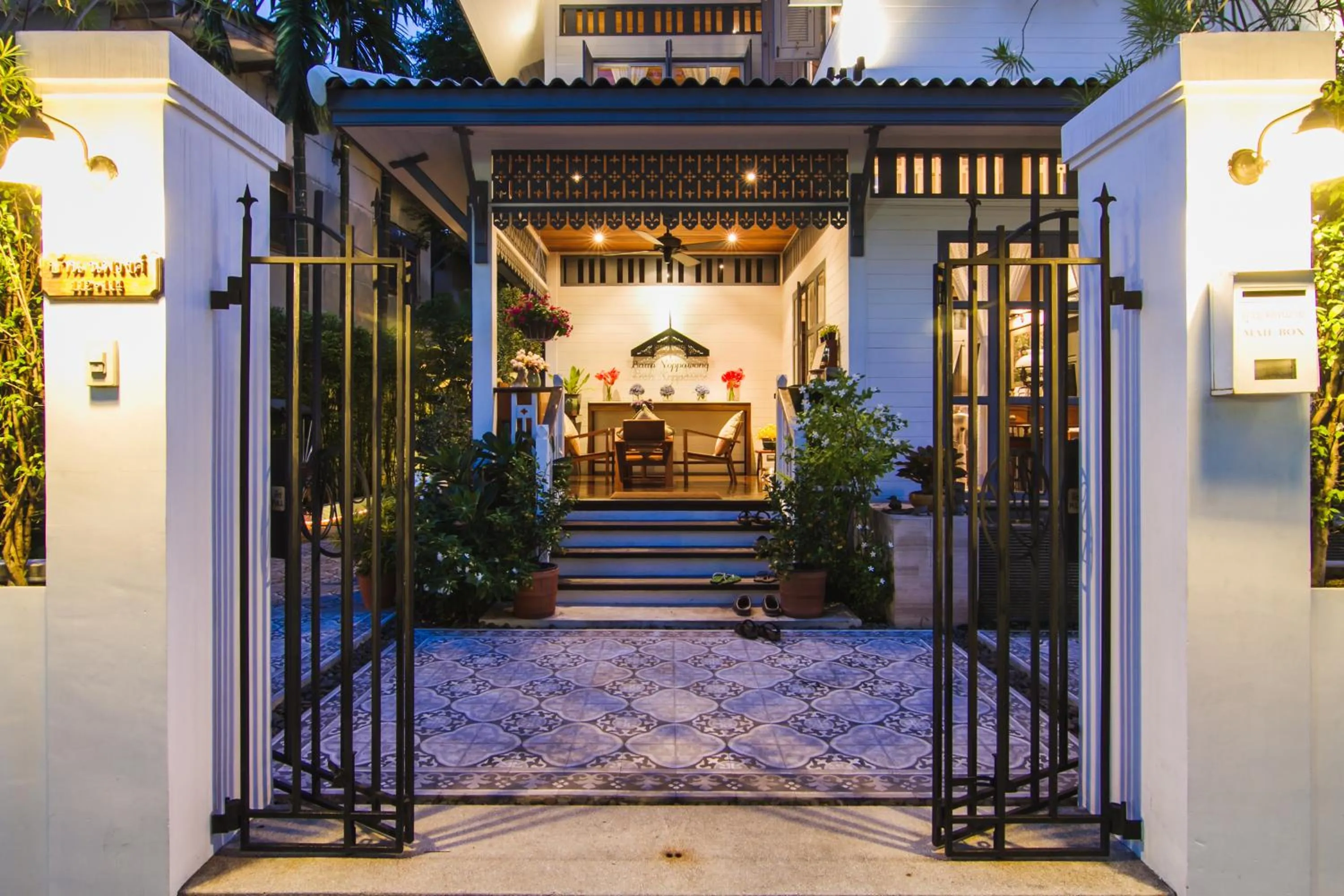 Property building in Baan Noppawong