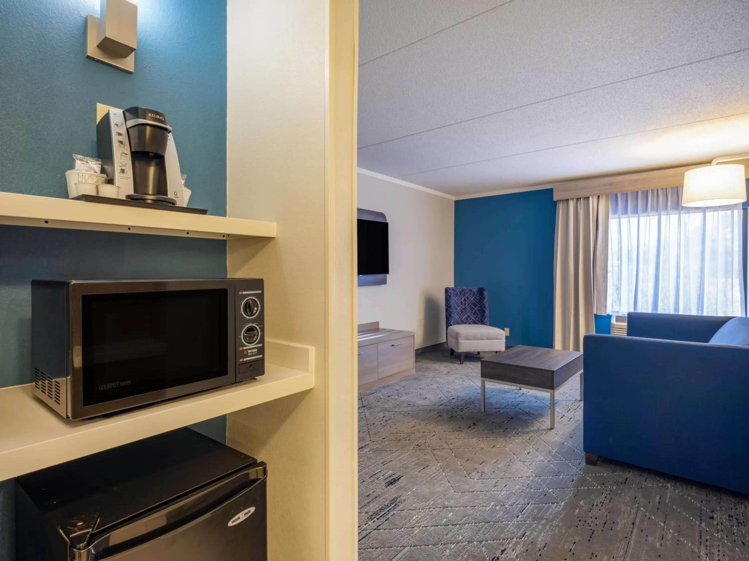 Living room in Holiday Inn Express & Suites Greensboro - I-40 atWendover by IHG