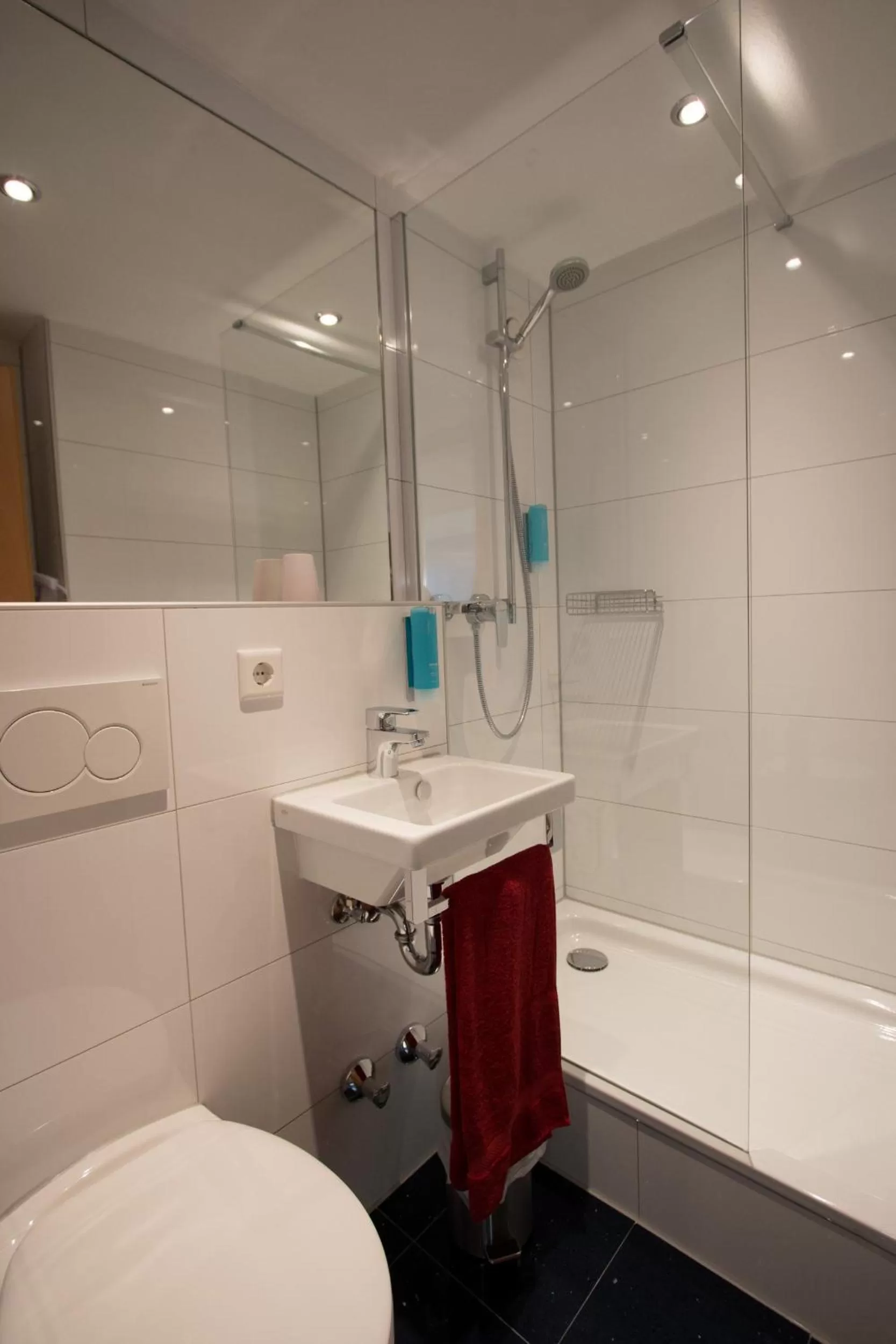 Bathroom in Motel 44