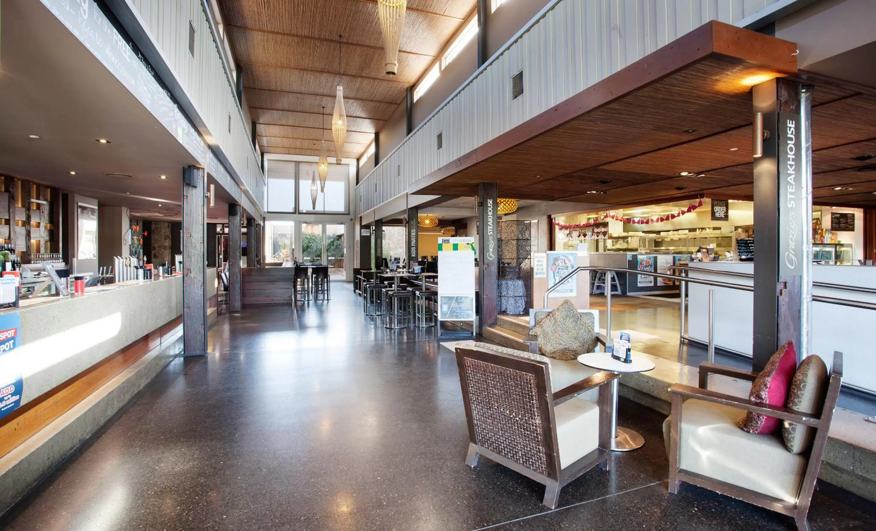 Lounge or bar in Villa Noosa Hotel