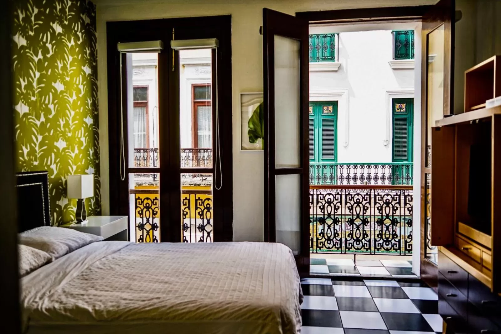 Street view, Bed in Navona Studios