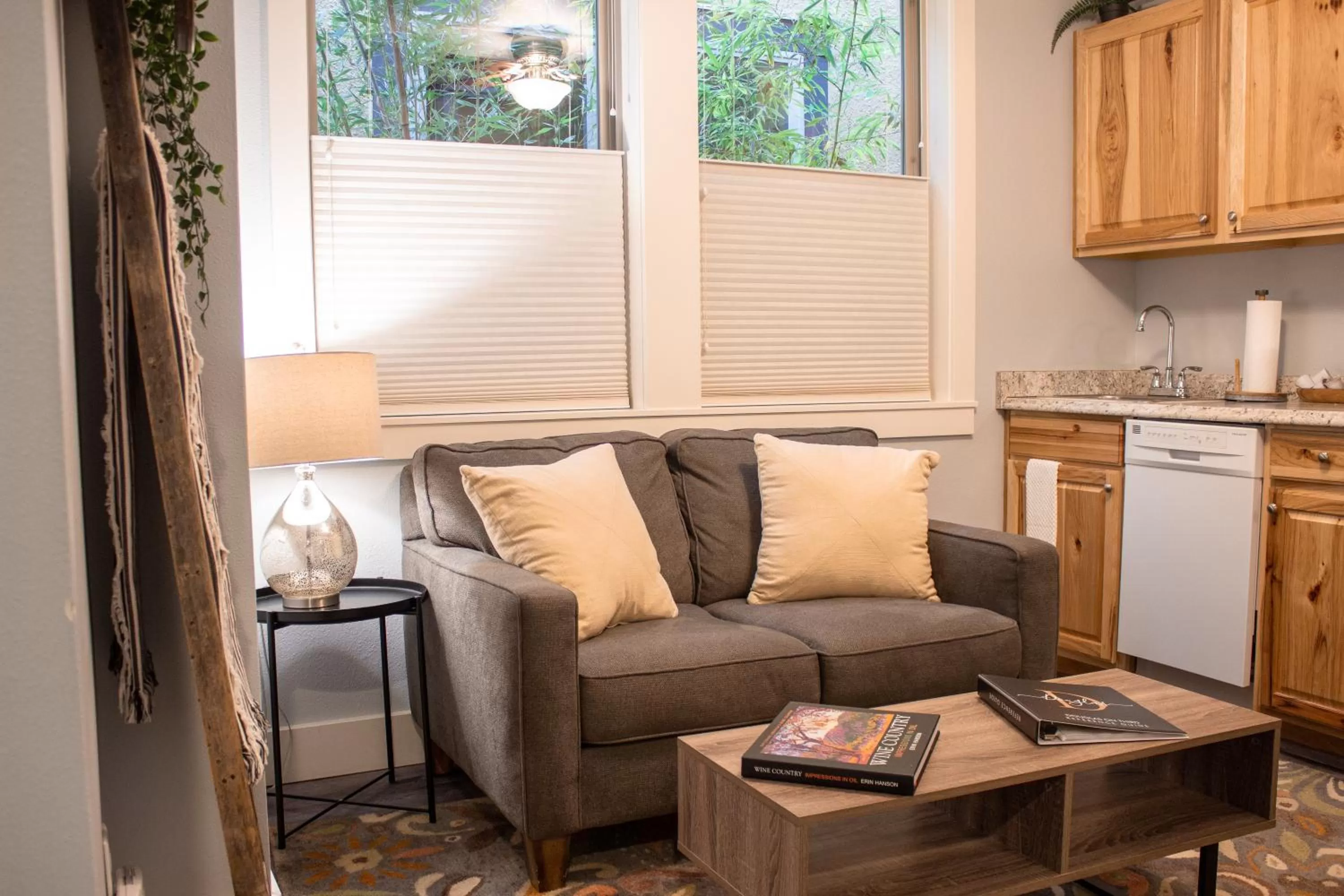 Kitchen or kitchenette, Seating Area in Douglas On Third