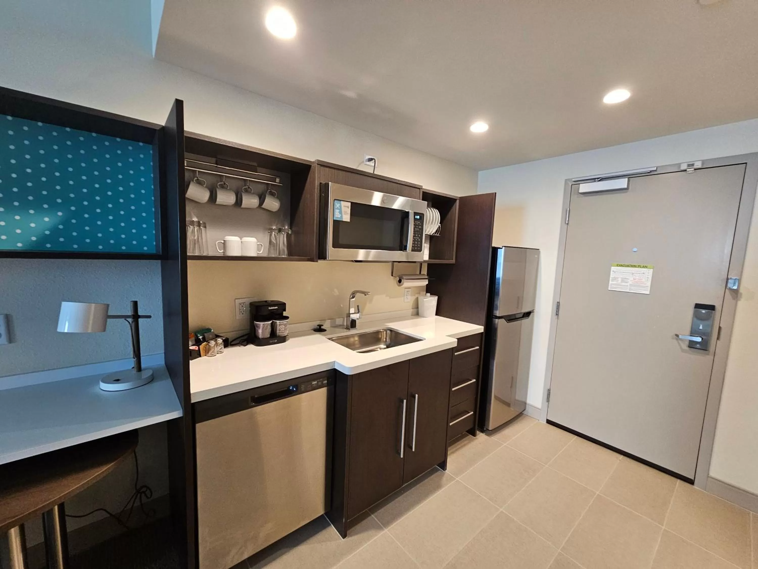 Kitchen or kitchenette in Home2 Suites By Hilton Allentown Bethlehem Airport