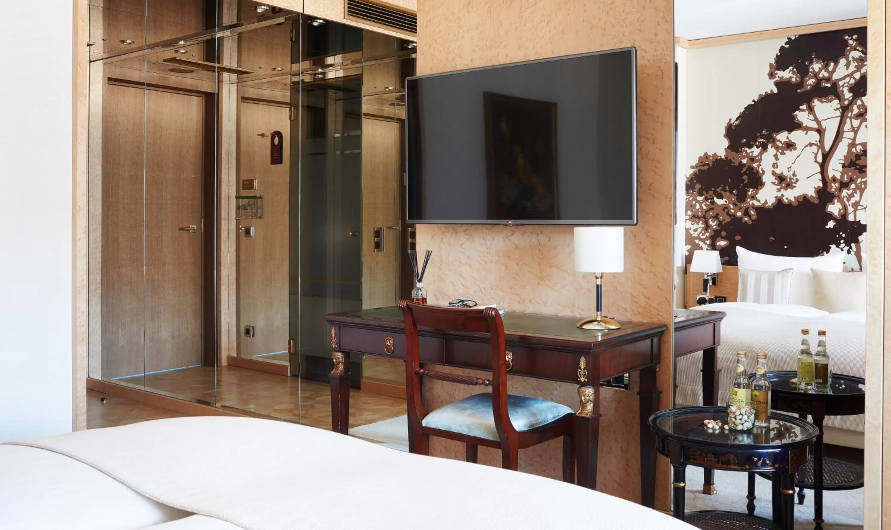 TV and multimedia, Bed in Living Hotel De Medici