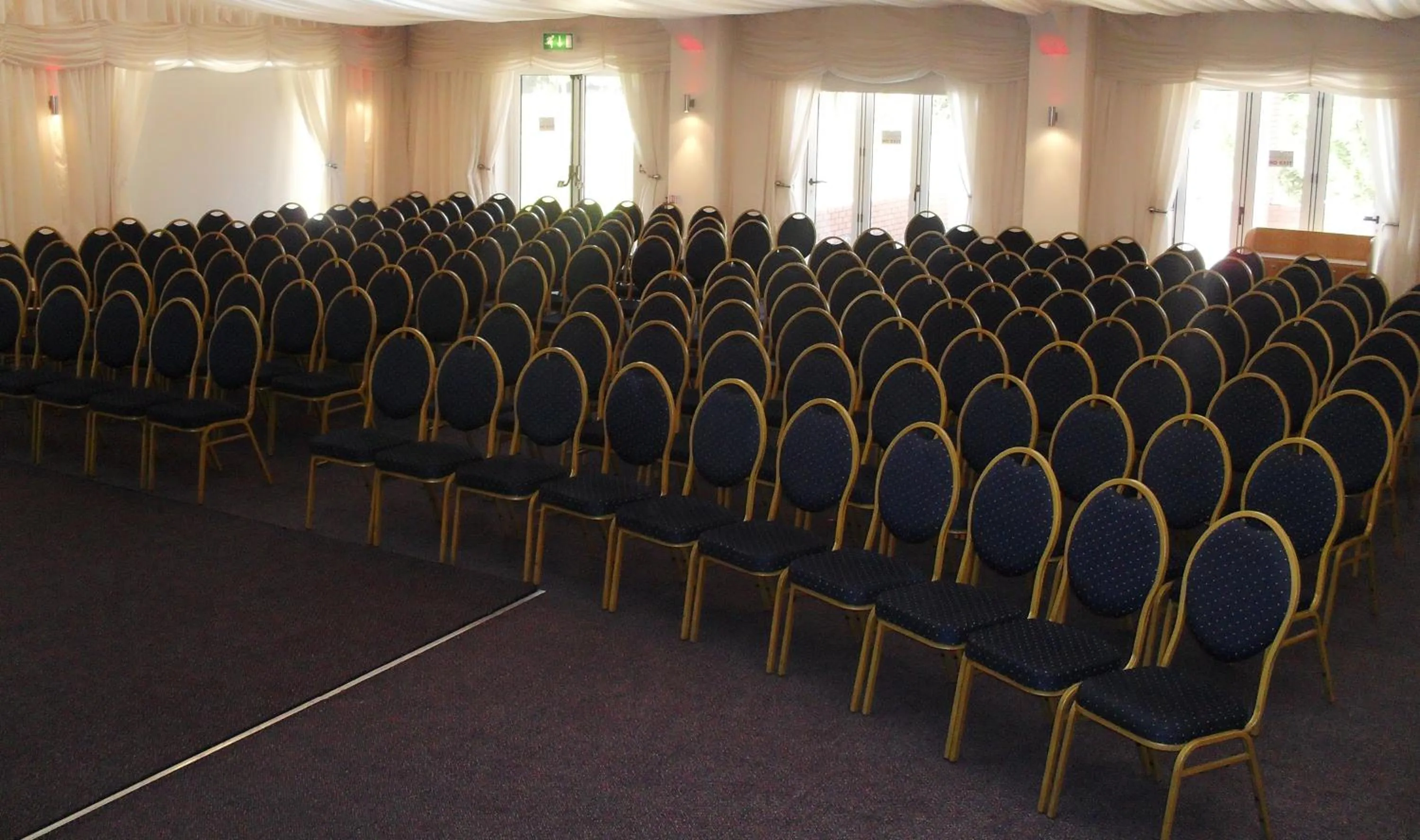 Lounge or bar in Calderfields Golf & Country Club