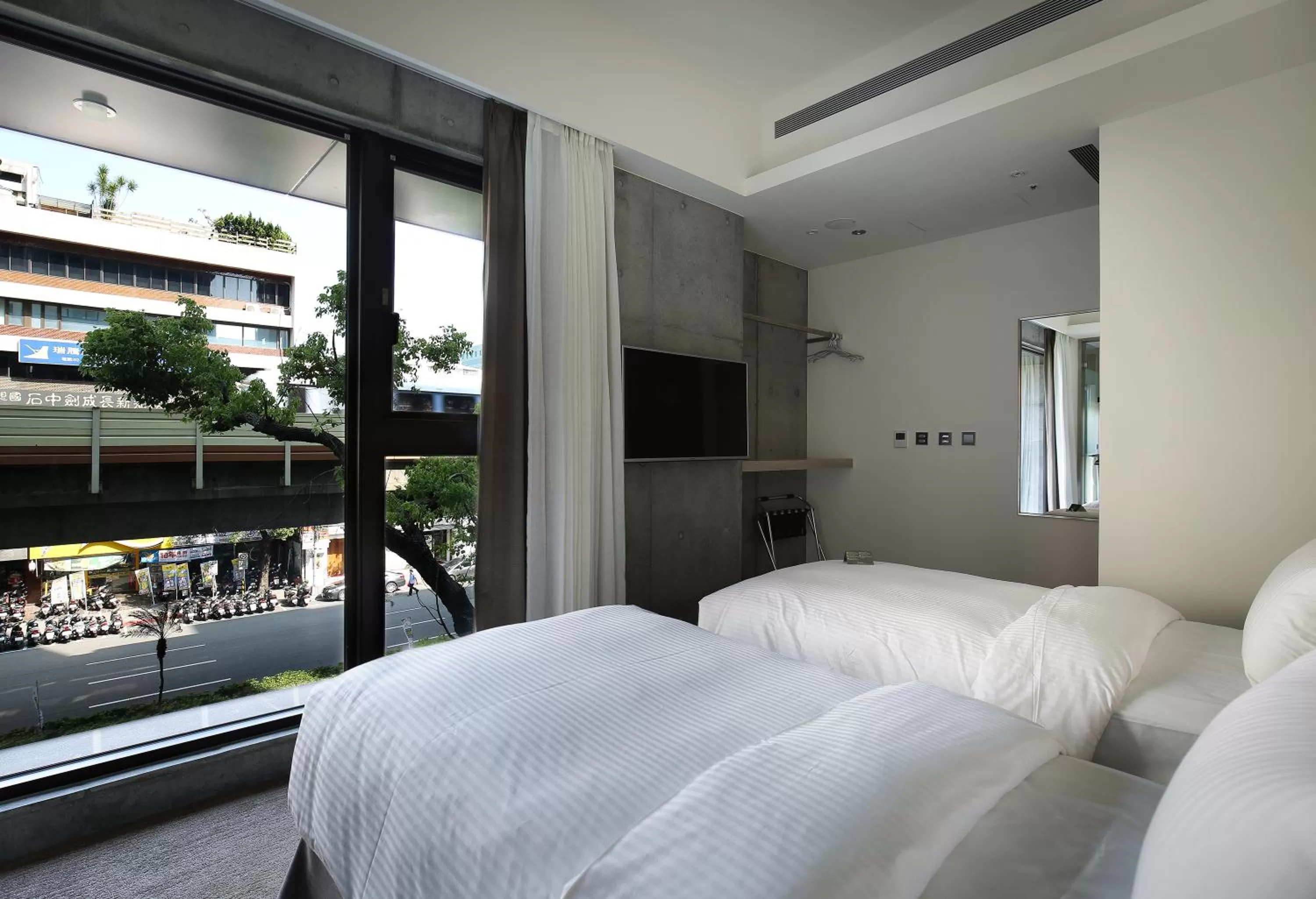 Photo of the whole room, Bed in CityInn Hotel Plus- Fuxing North Road Branch