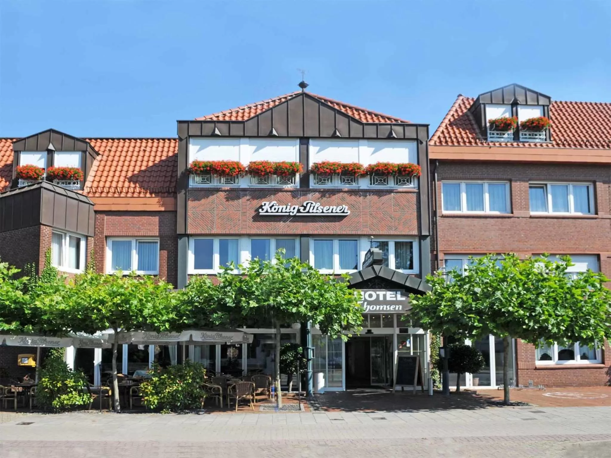 Facade/entrance in Hotel-Restaurant Thomsen